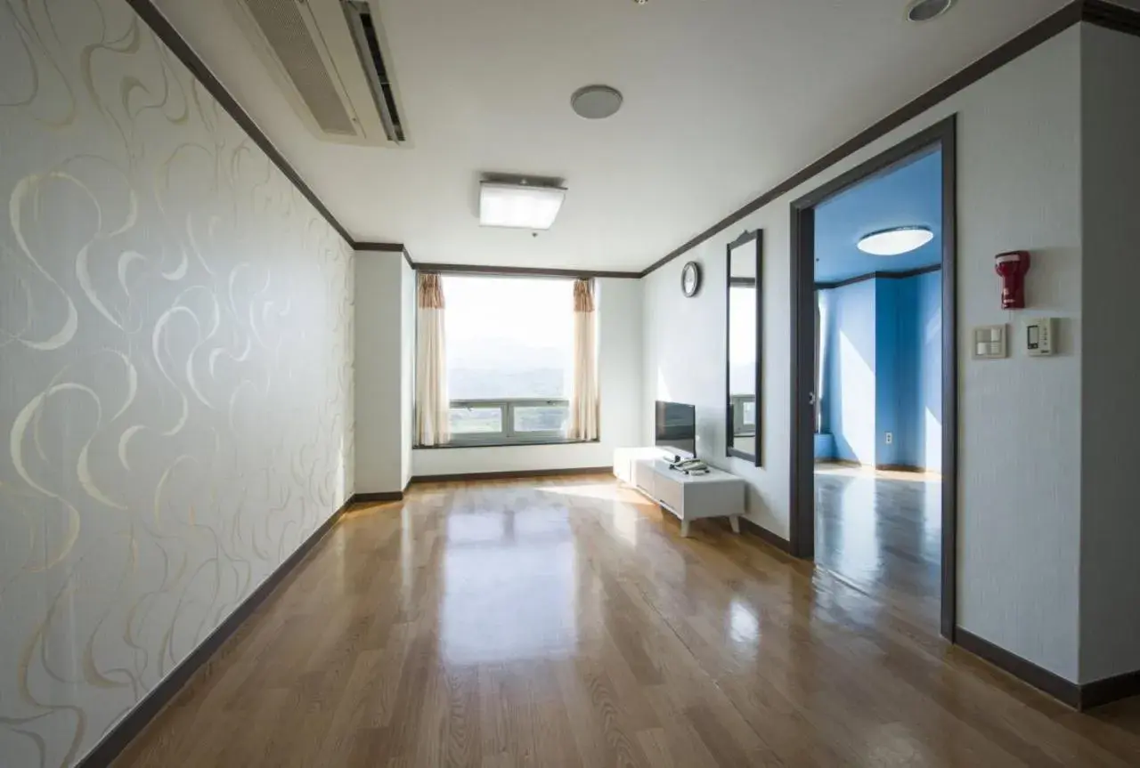 Family Room in The WITT DOGO Family Room in The WITT DOGO