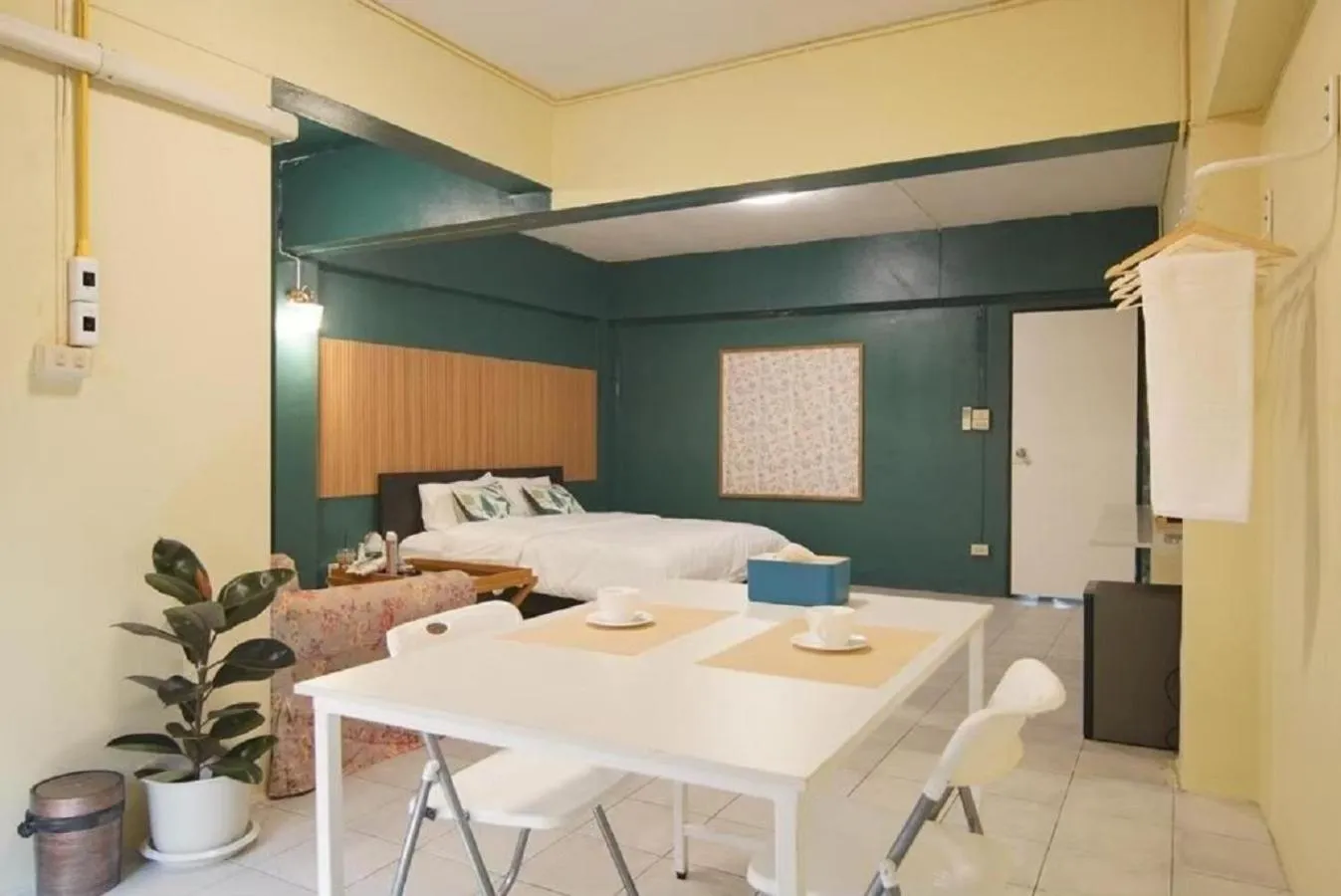 Seating area, Bed in XX GO INN The Grand Palace Bangkok-Mrt Samyot Station