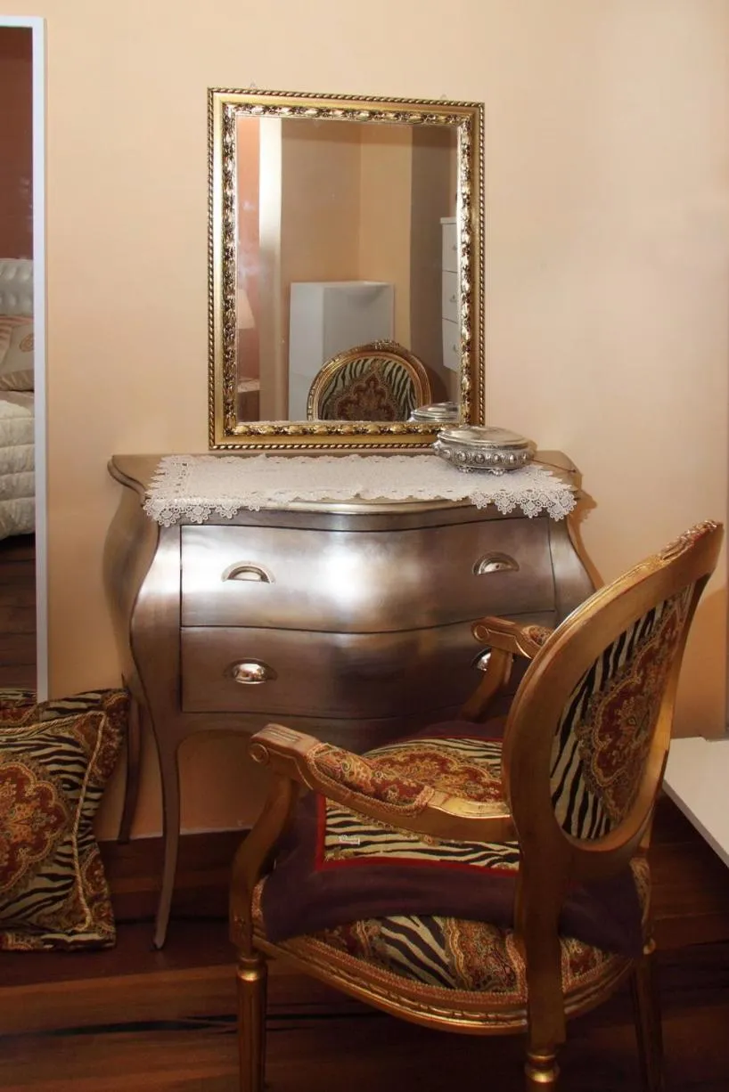 Decorative detail in B&B Villa il Sughero