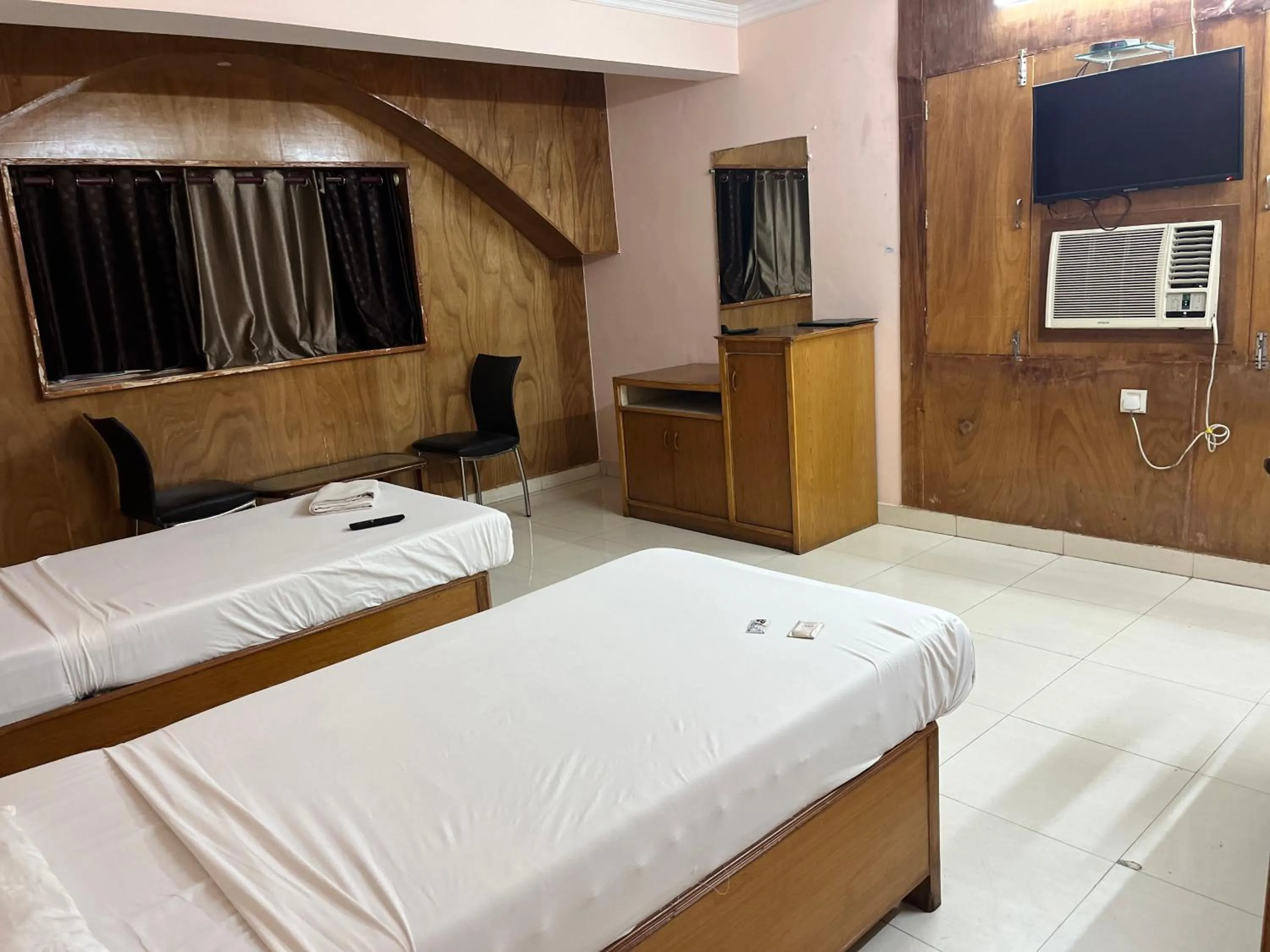 Bed in Hotel Sunbeam