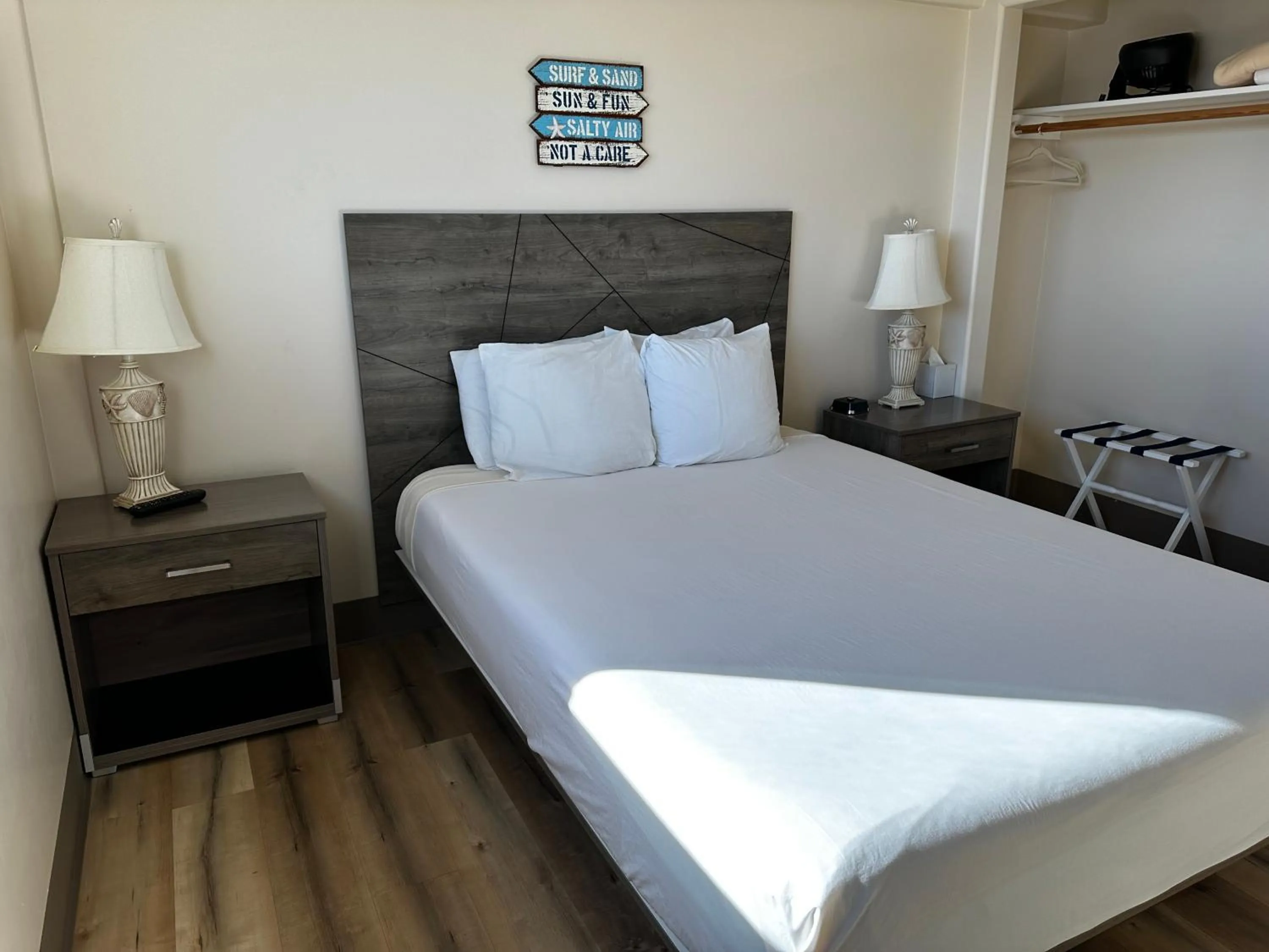 One Bedroom Suite w/Sleeper Sofa, Trundle, Ocean View in Westport Inn