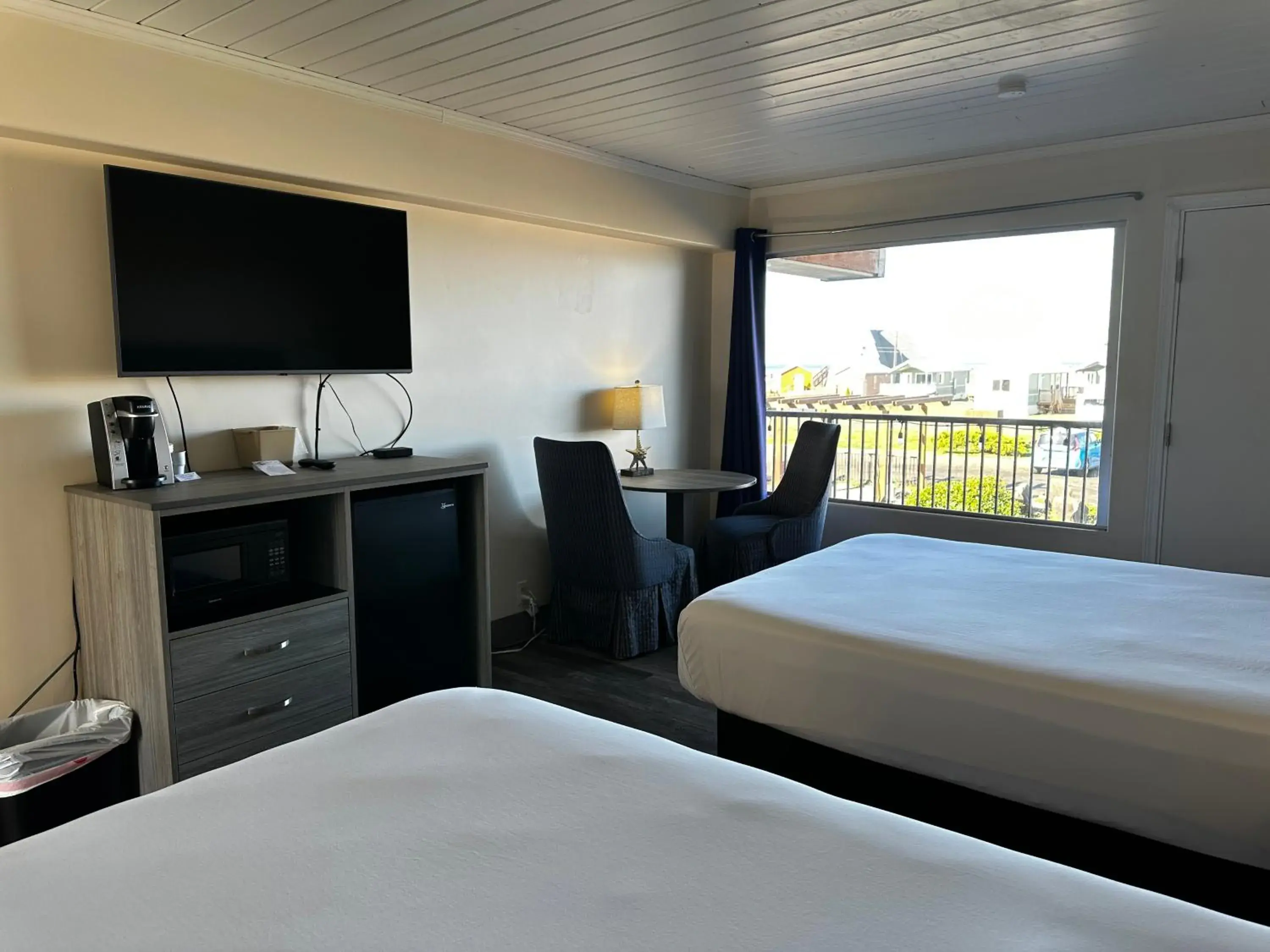 Double Queen Suite With Partial Ocean View in Westport Inn Double Queen Suite With Partial Ocean View in Westport Inn