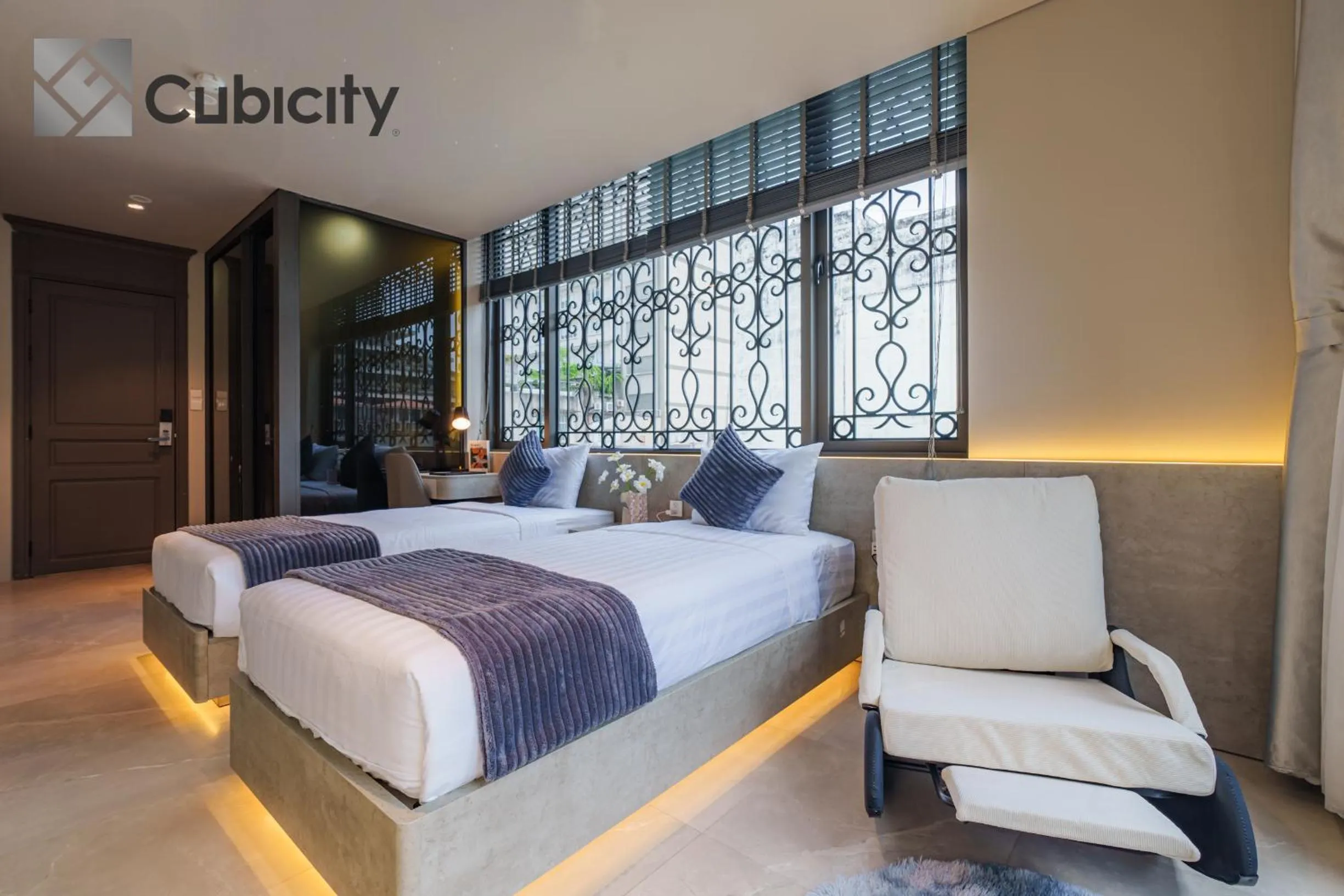 Bedroom, Bed in Cubicity Wall Street House