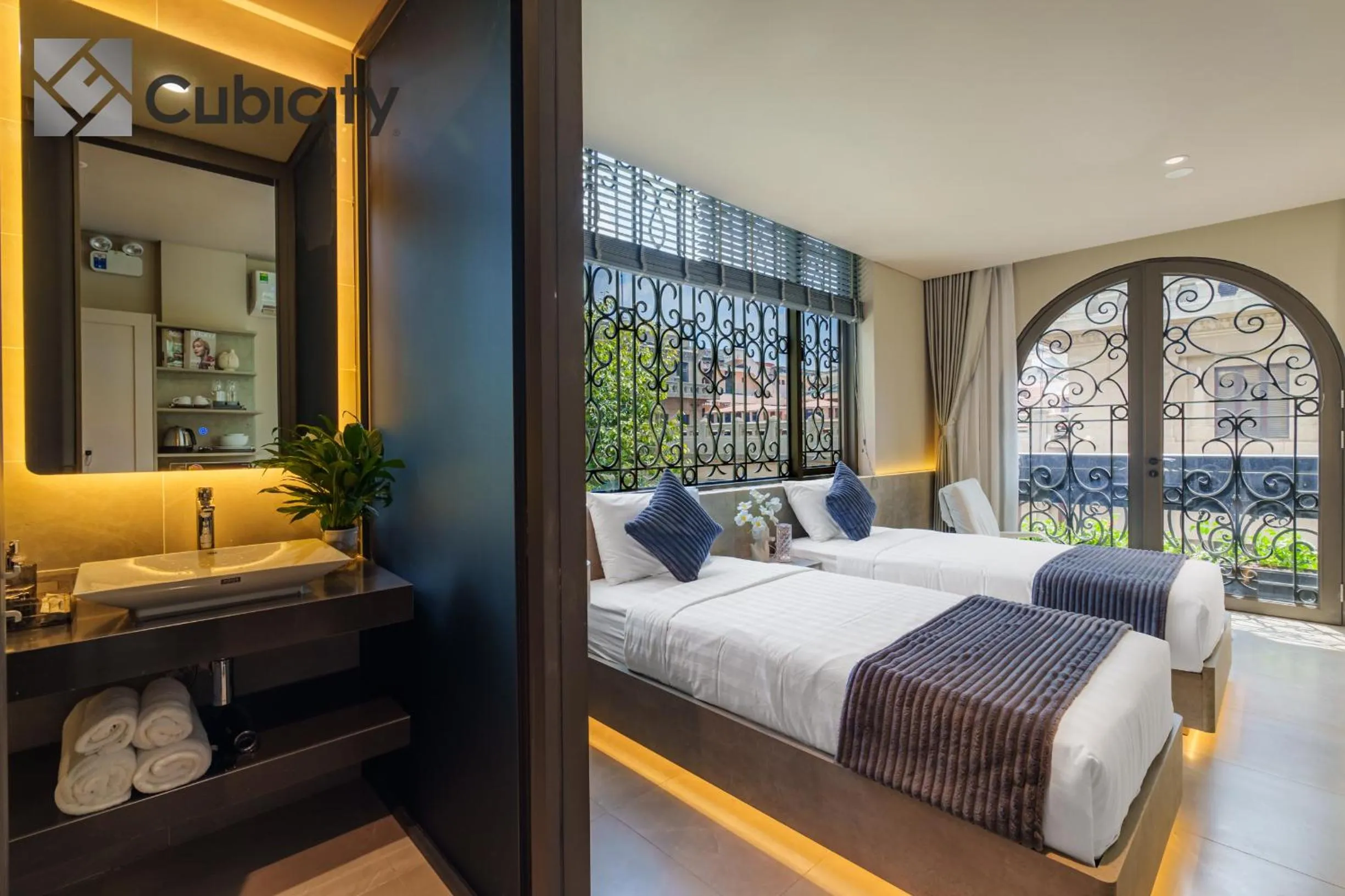 Bedroom, Bed in Cubicity Wall Street House