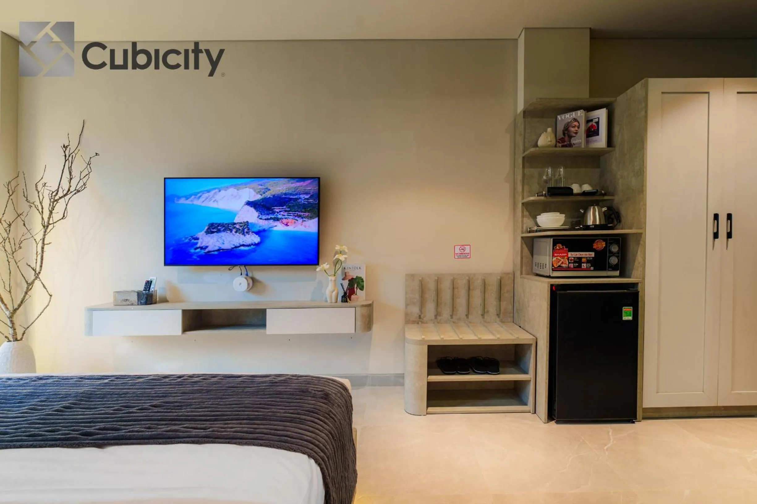 Bed in Cubicity Wall Street House