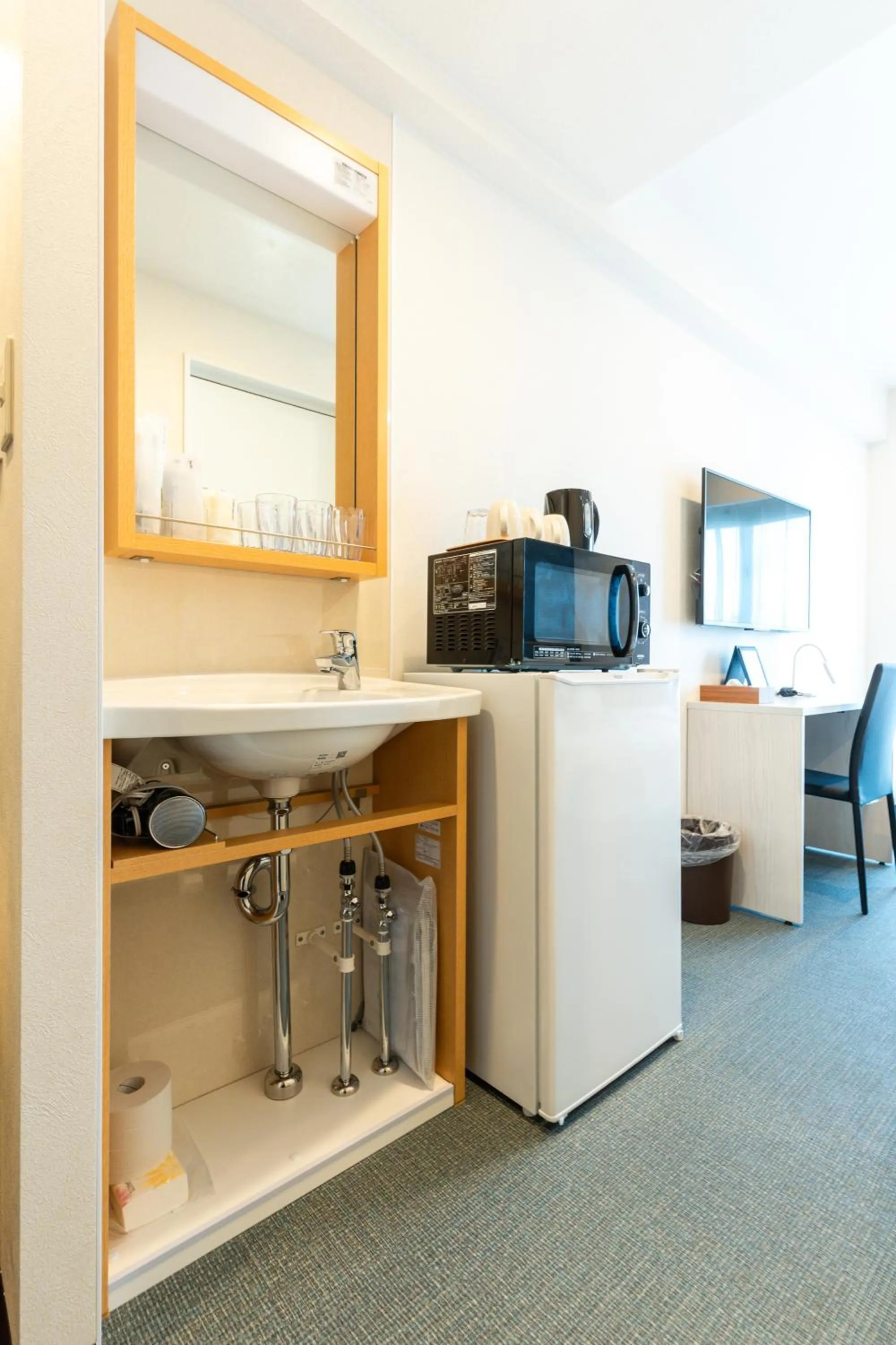 Area and facilities in Hotel Living Inn Kenchoumaeeki