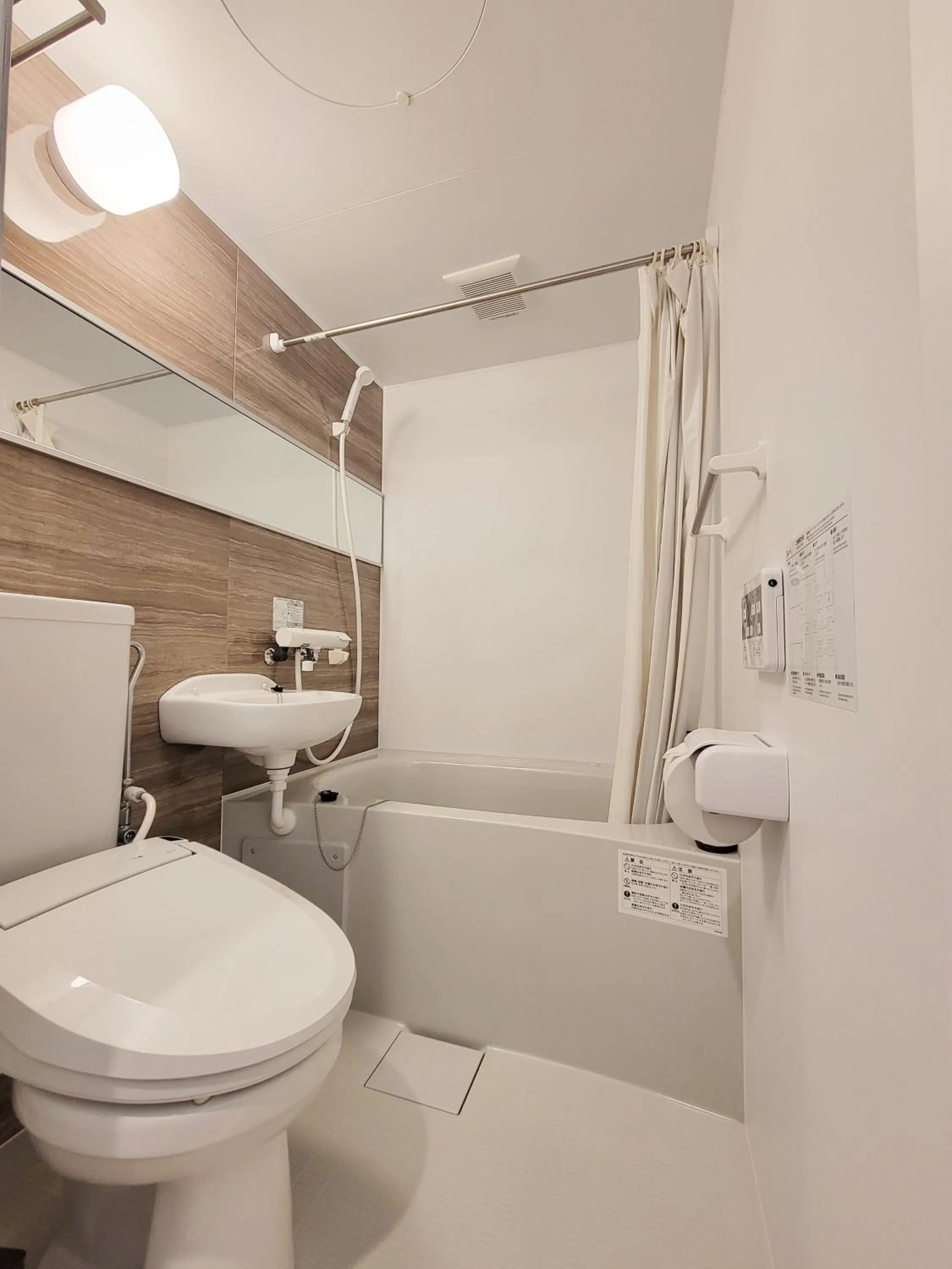 Bathroom in Hotel Living Inn Kenchoumaeeki