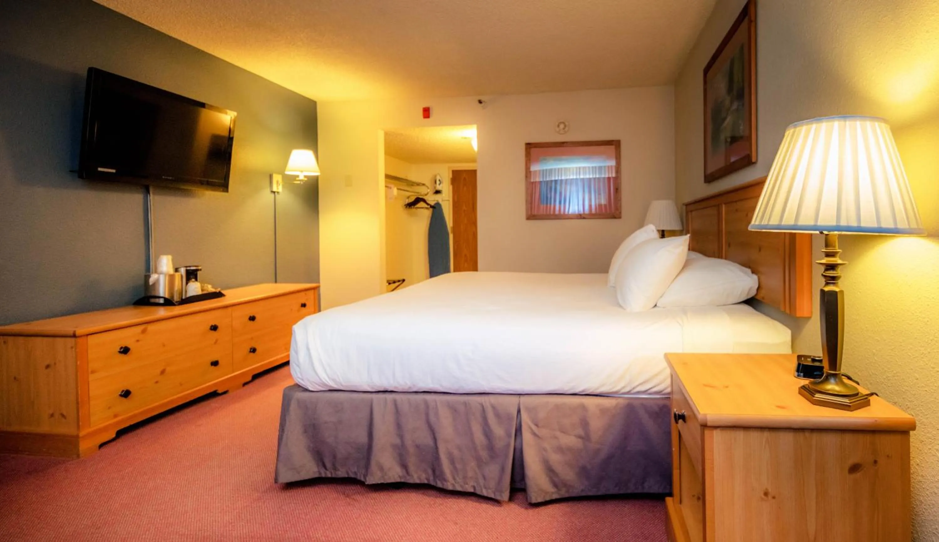 Bed in The Federal Hotel Downtown Carson City, an Ascend Collection Hotel