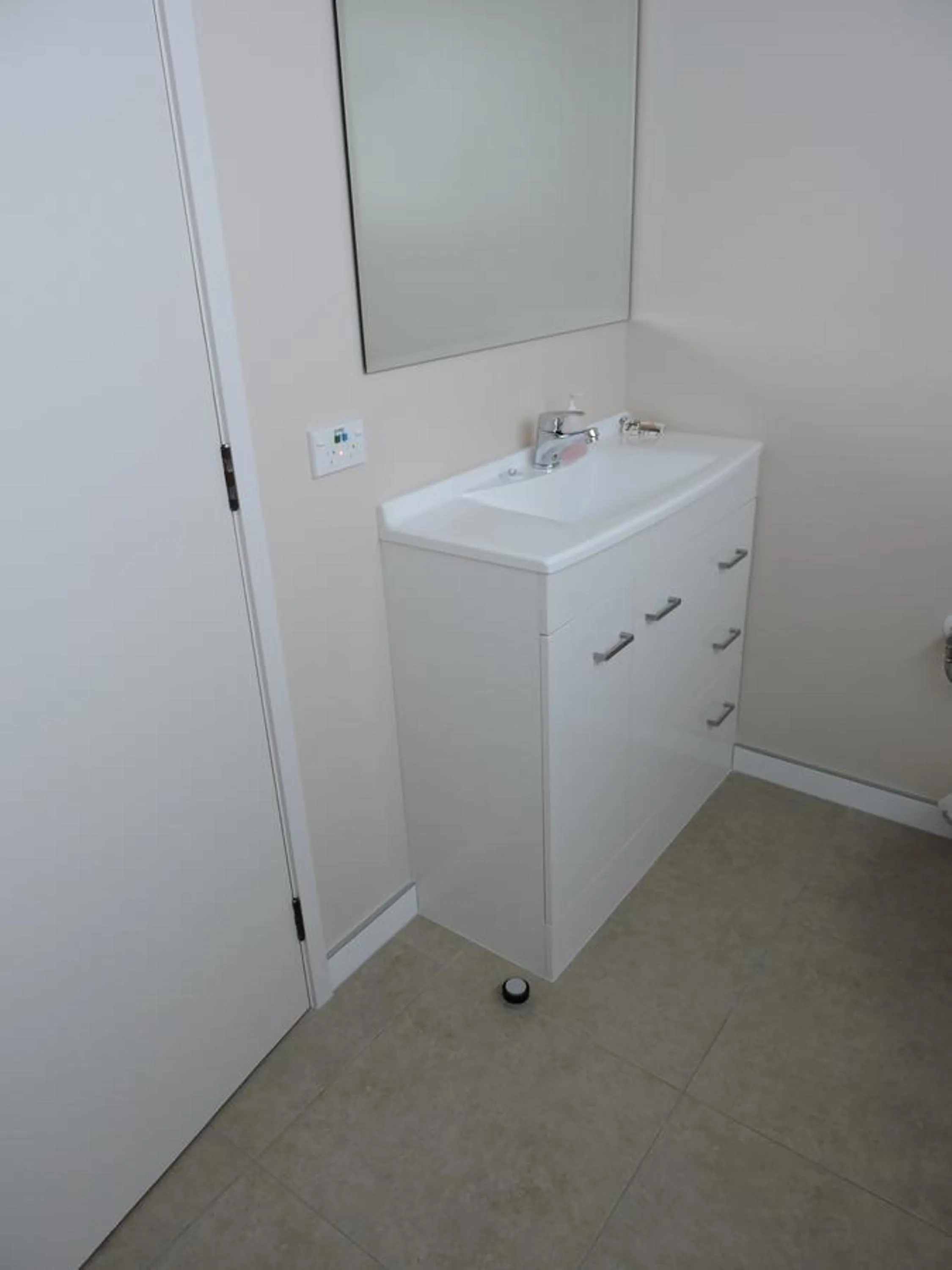 Bathroom in Maple Lodge Motel