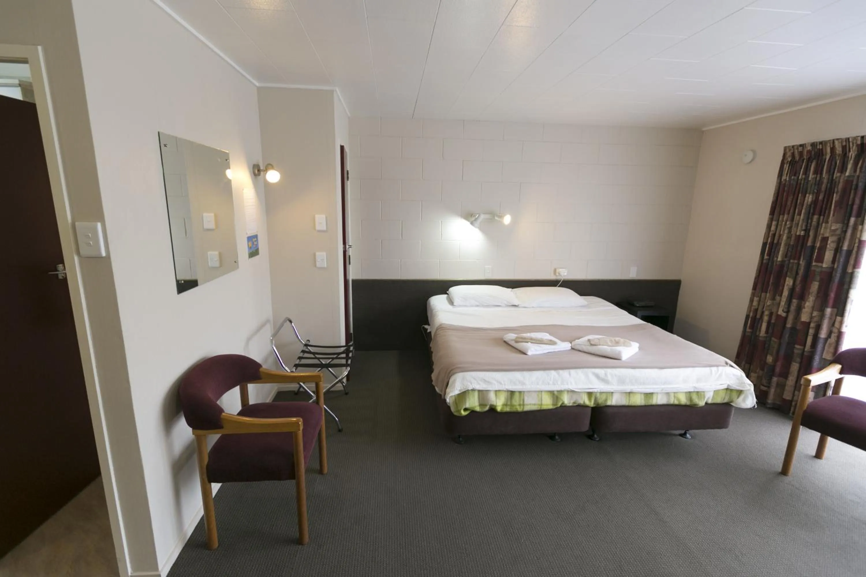 Bed in Maple Lodge Motel