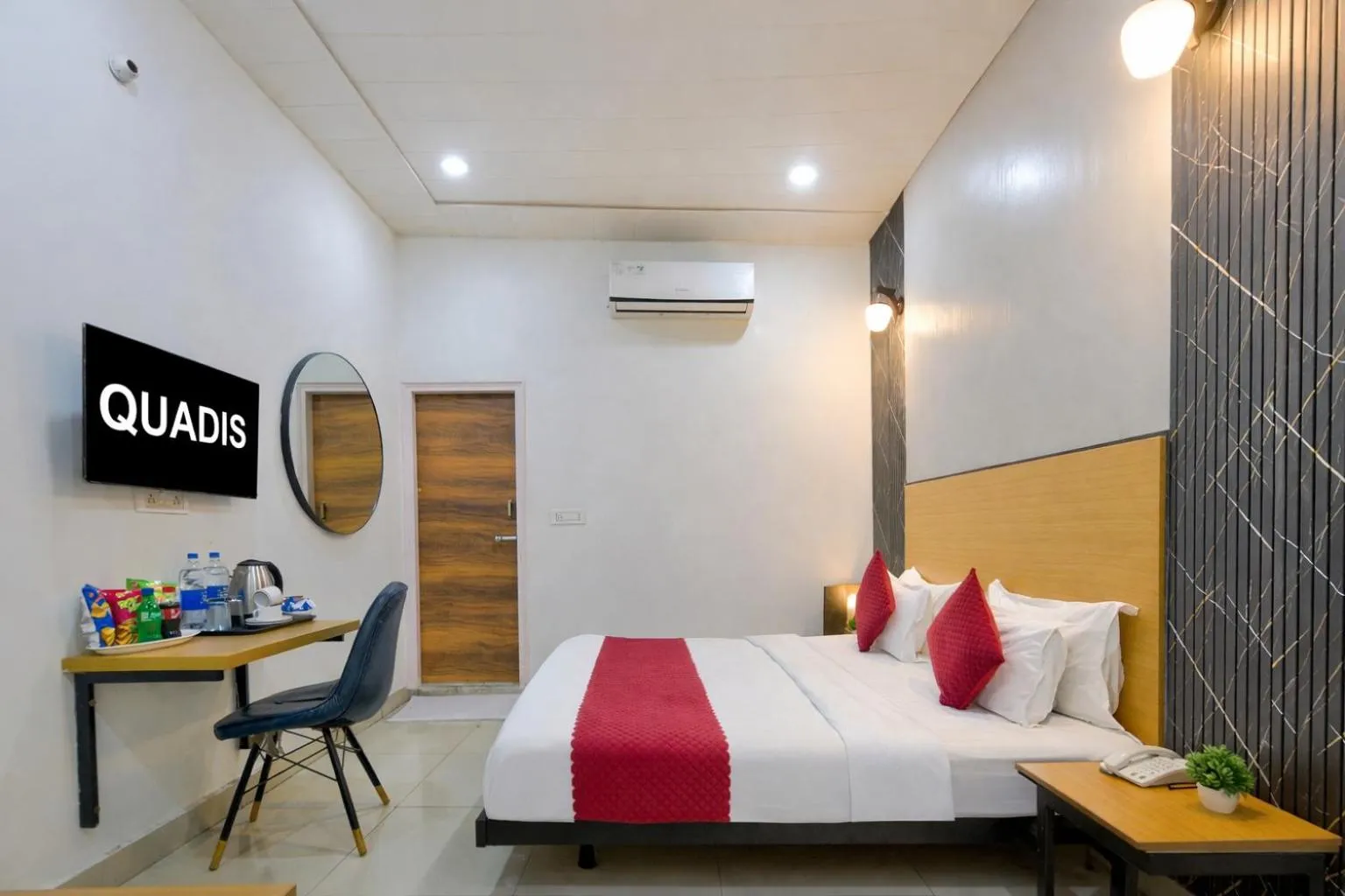 TV and multimedia, Bed in Hotel Downtown by Quadis - Sector 15 Noida