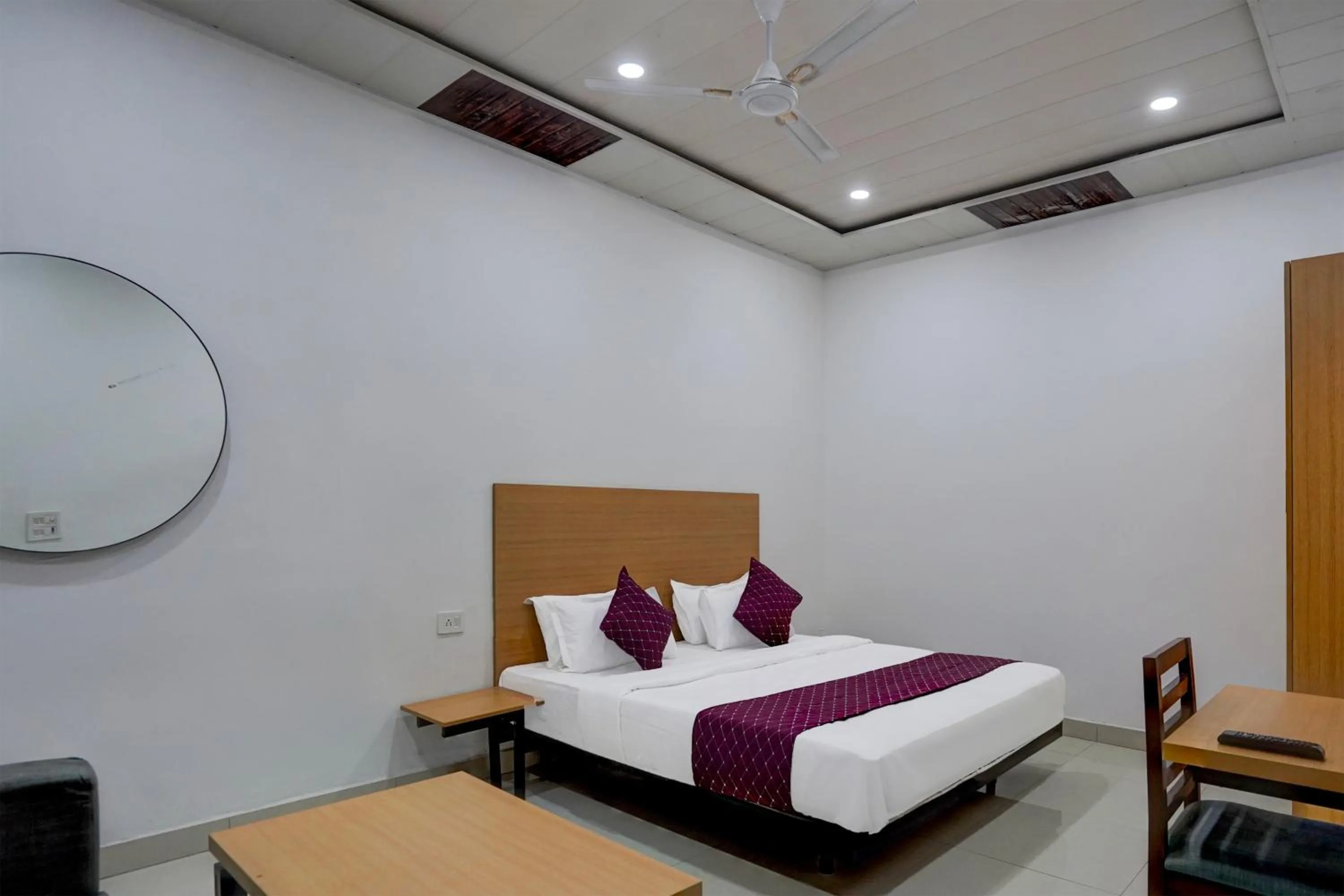 Bed in Hotel Down Town - Noida Sector 15 By Quadis