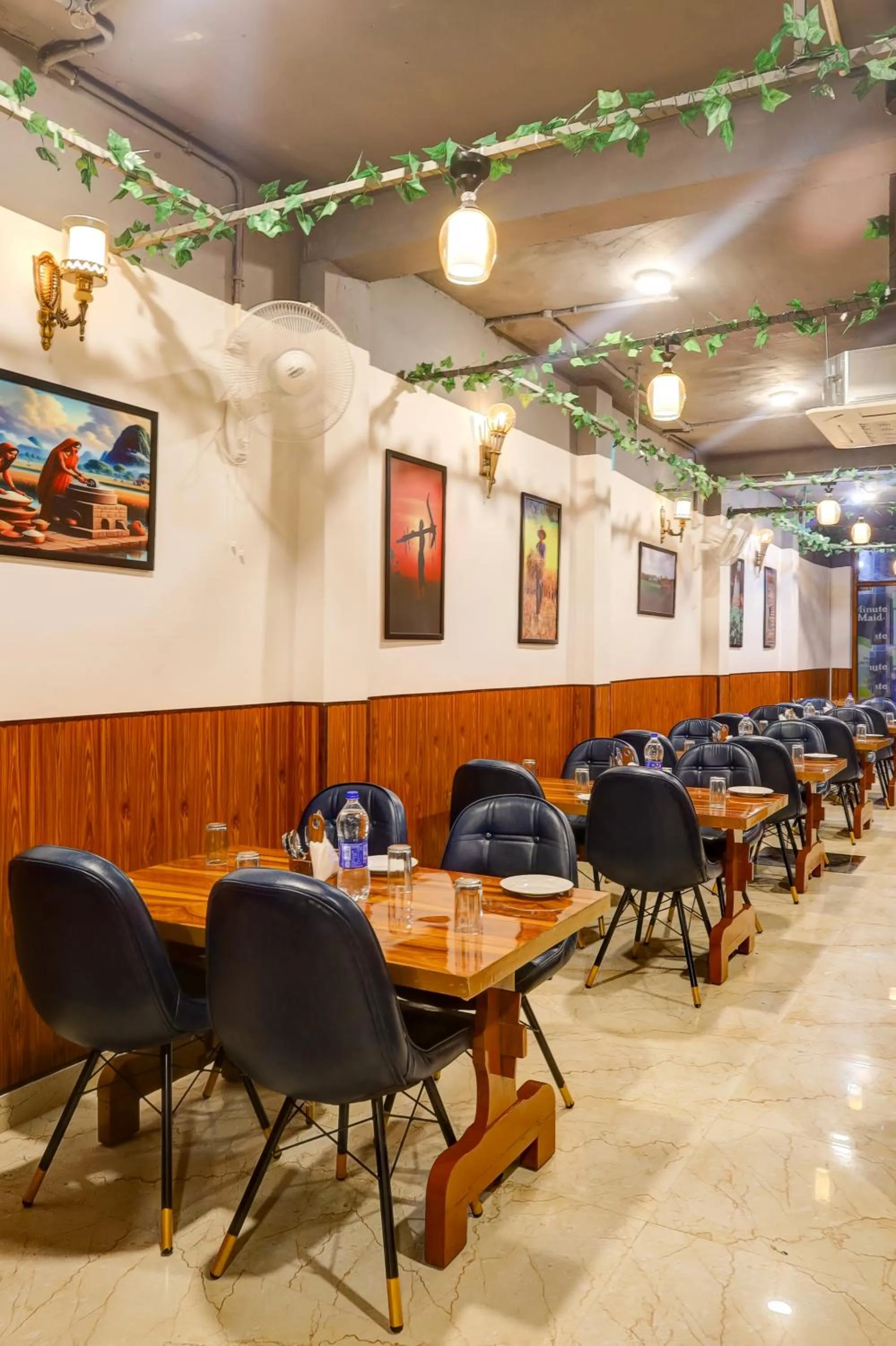 Restaurant/places to eat in Hotel Down Town - Noida Sector 15 By Quadis