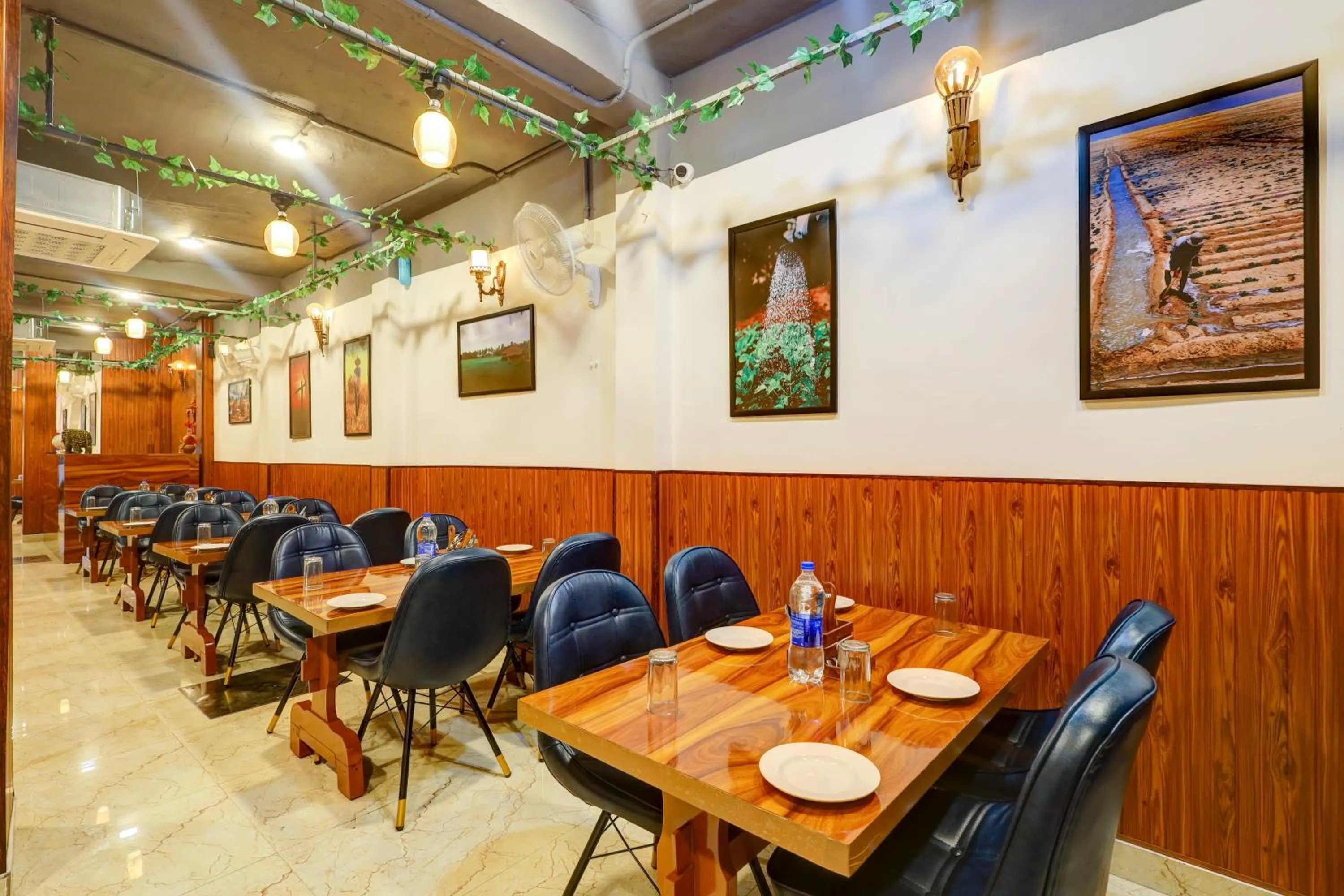 Restaurant/places to eat in Hotel Down Town - Noida Sector 15 By Quadis