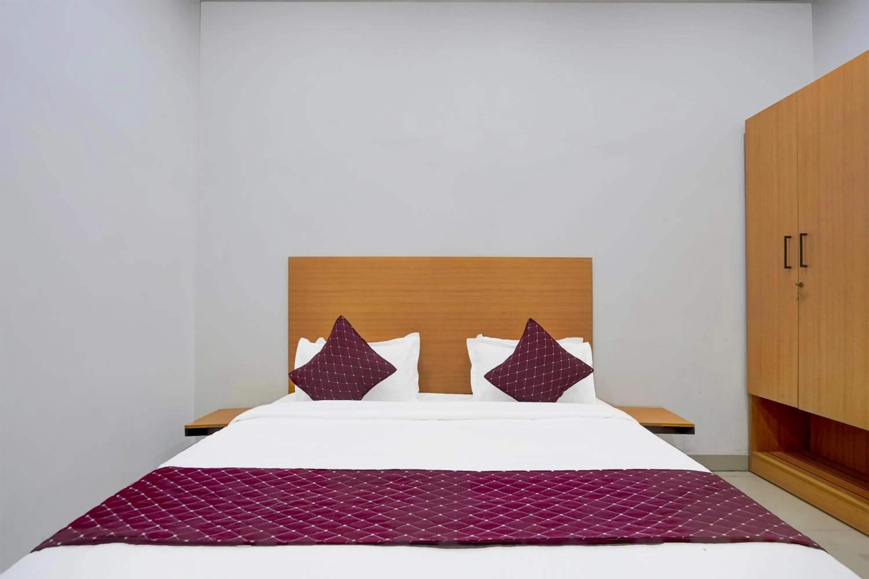 Bed in Hotel Down Town - Noida Sector 15 By Quadis
