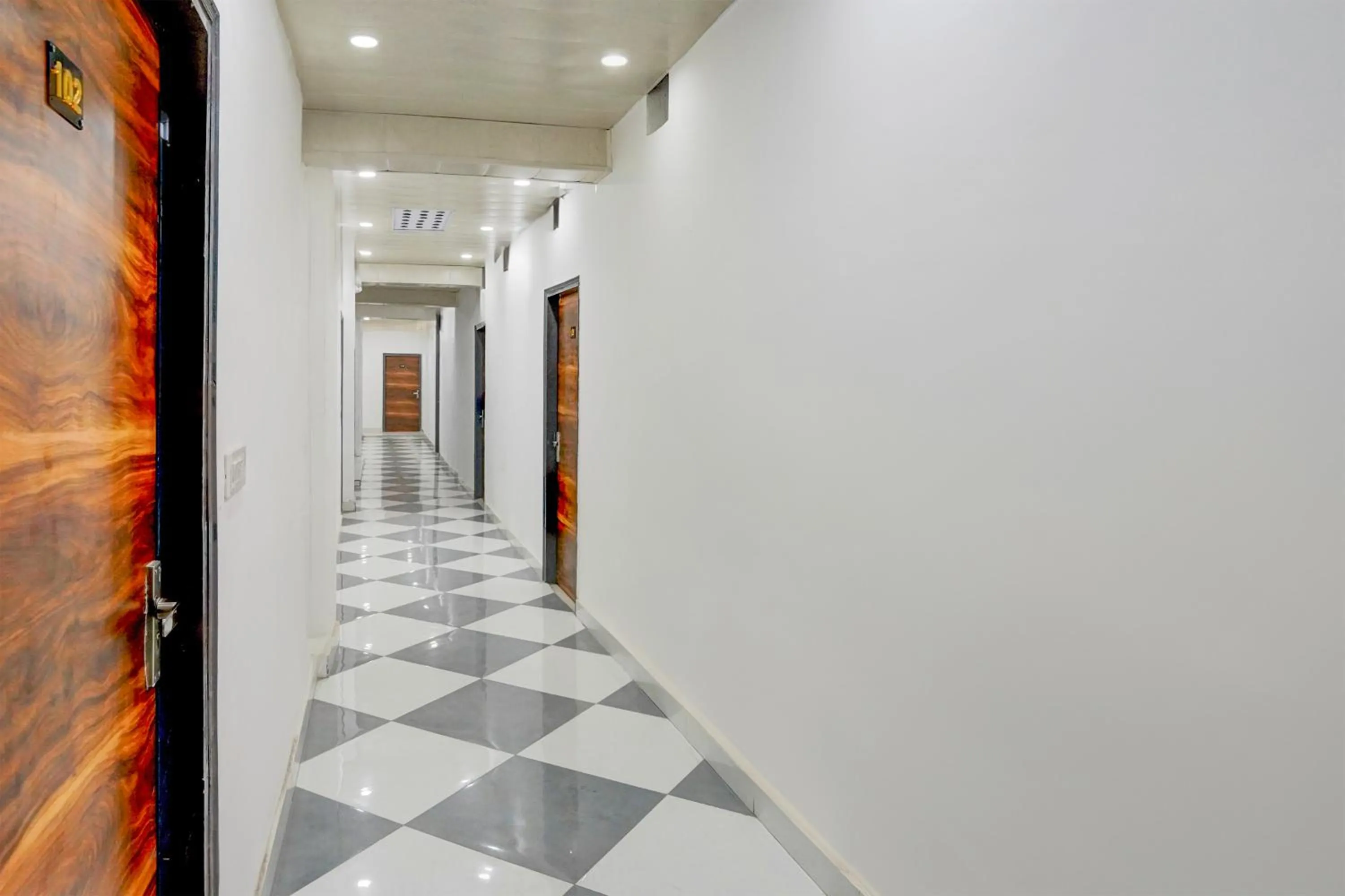 Lobby or reception in Hotel Down Town - Noida Sector 15 By Quadis