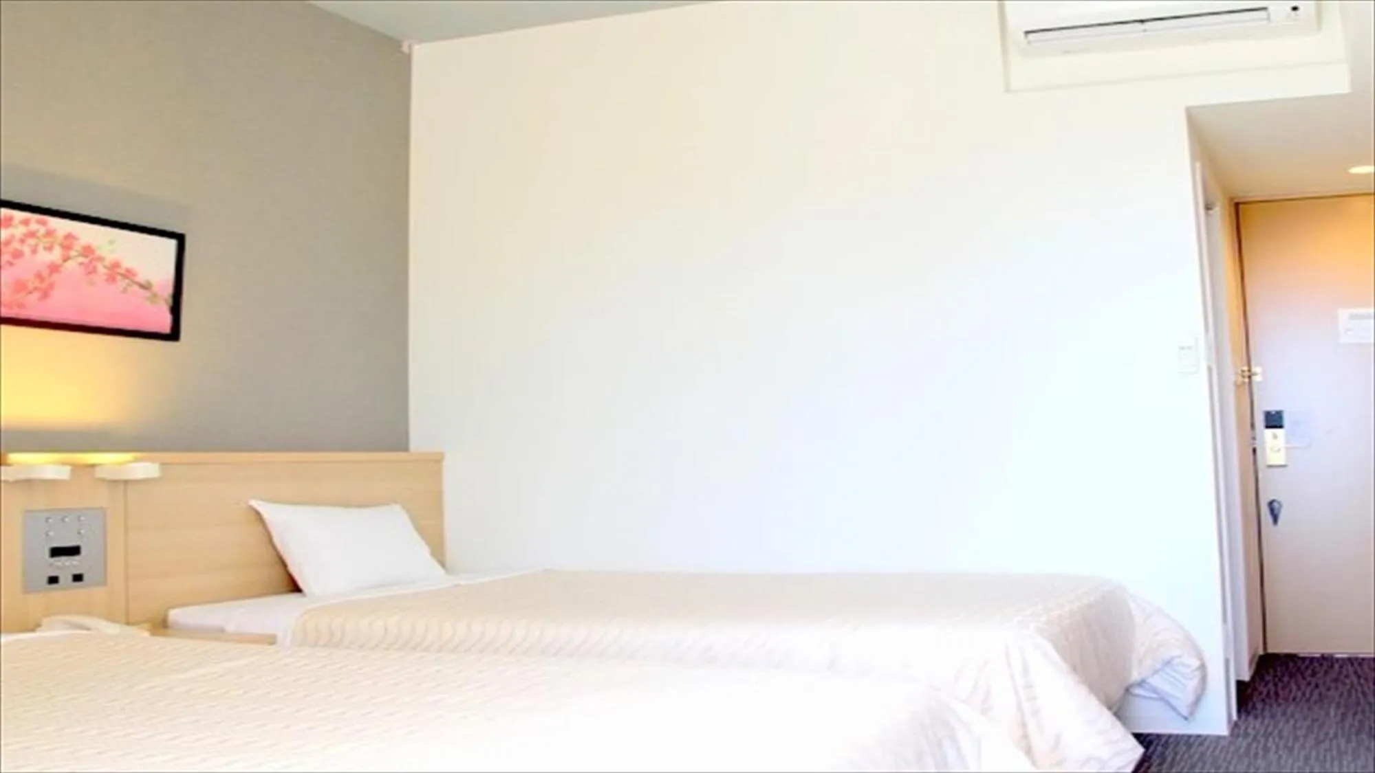 Photo of the whole room, Bed in Hotel Risingsun Miyakojima