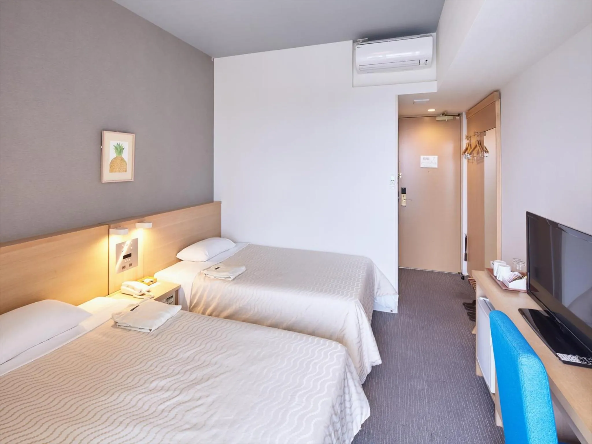 Photo of the whole room, Bed in Hotel Risingsun Miyakojima