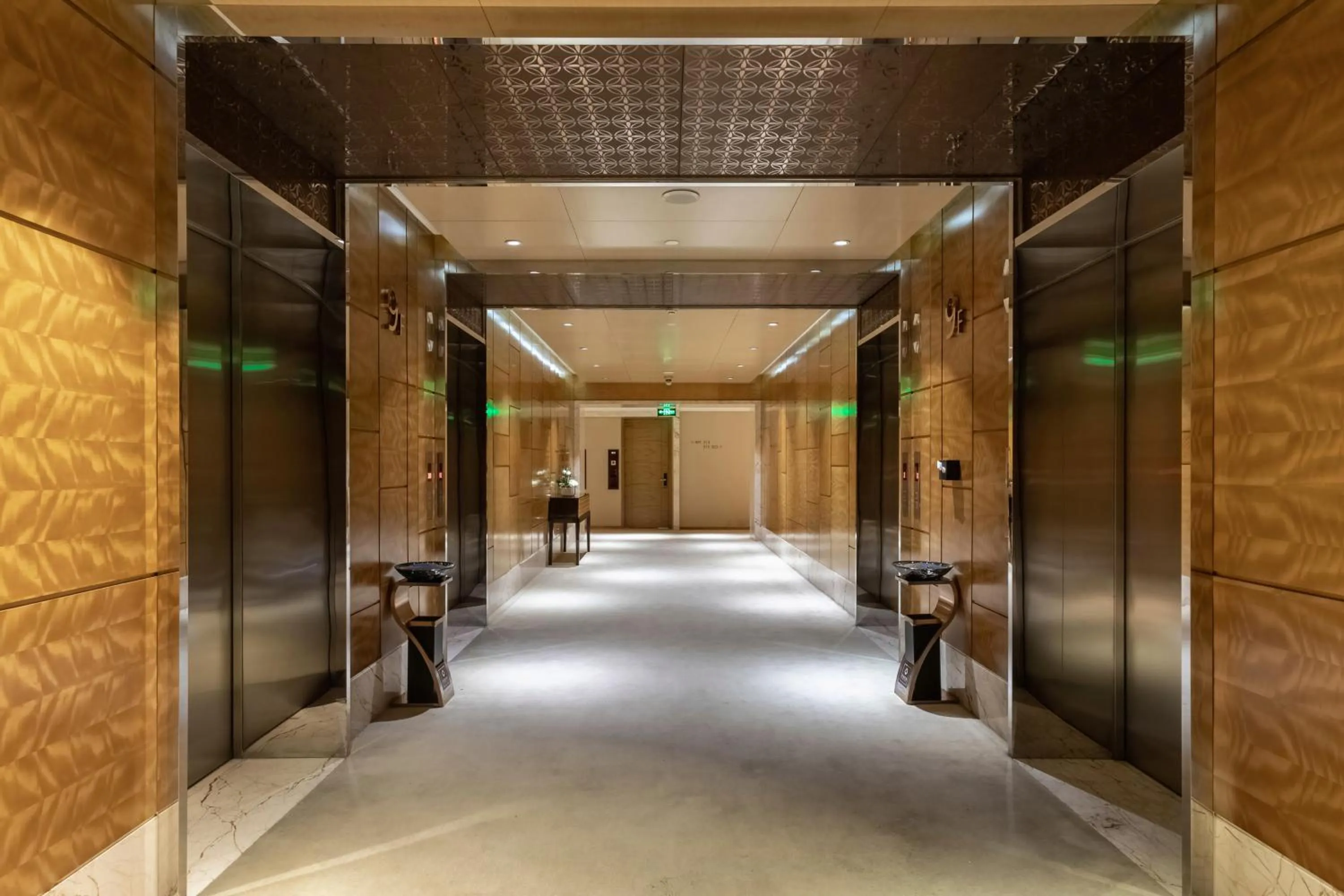 elevator in Xinhua Media Hotel