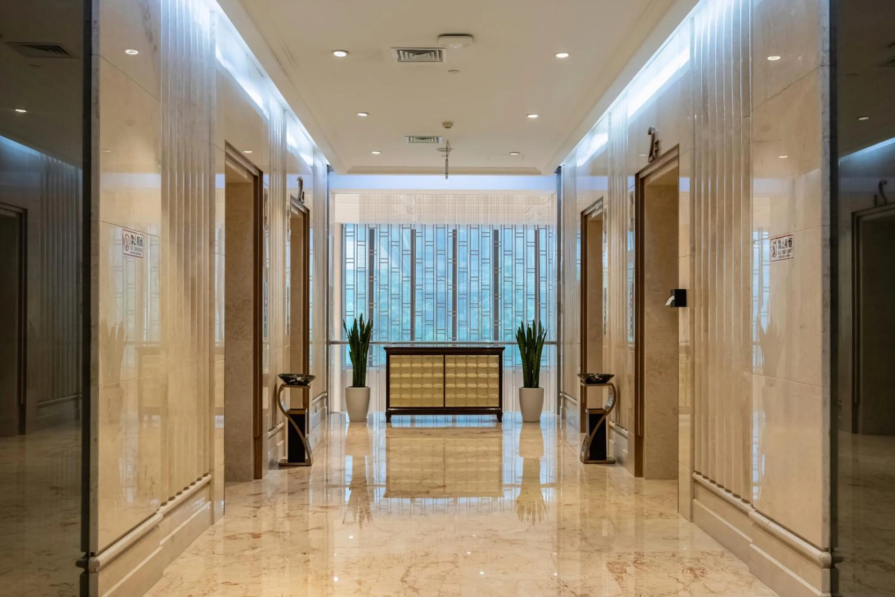 elevator in Xinhua Media Hotel