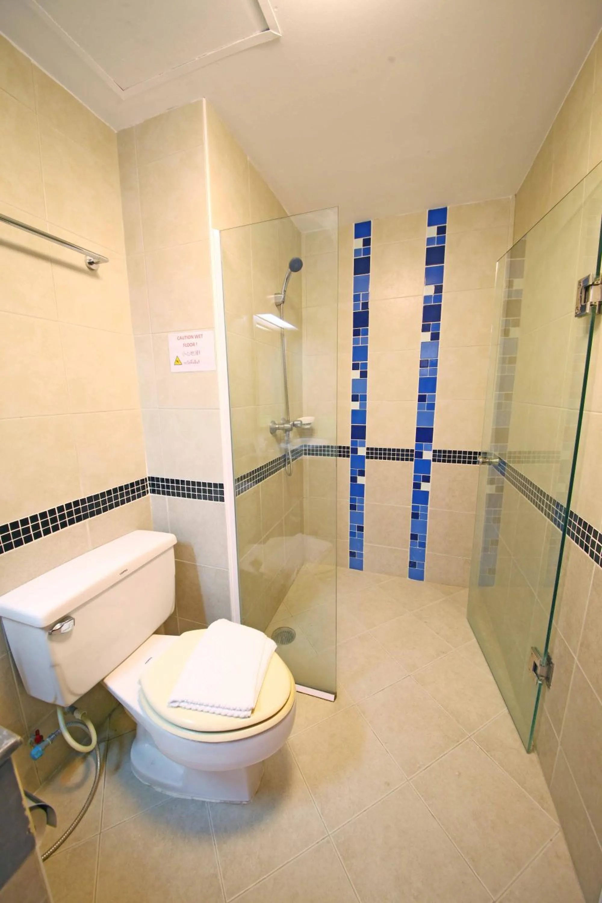 Bathroom in Jade Tower