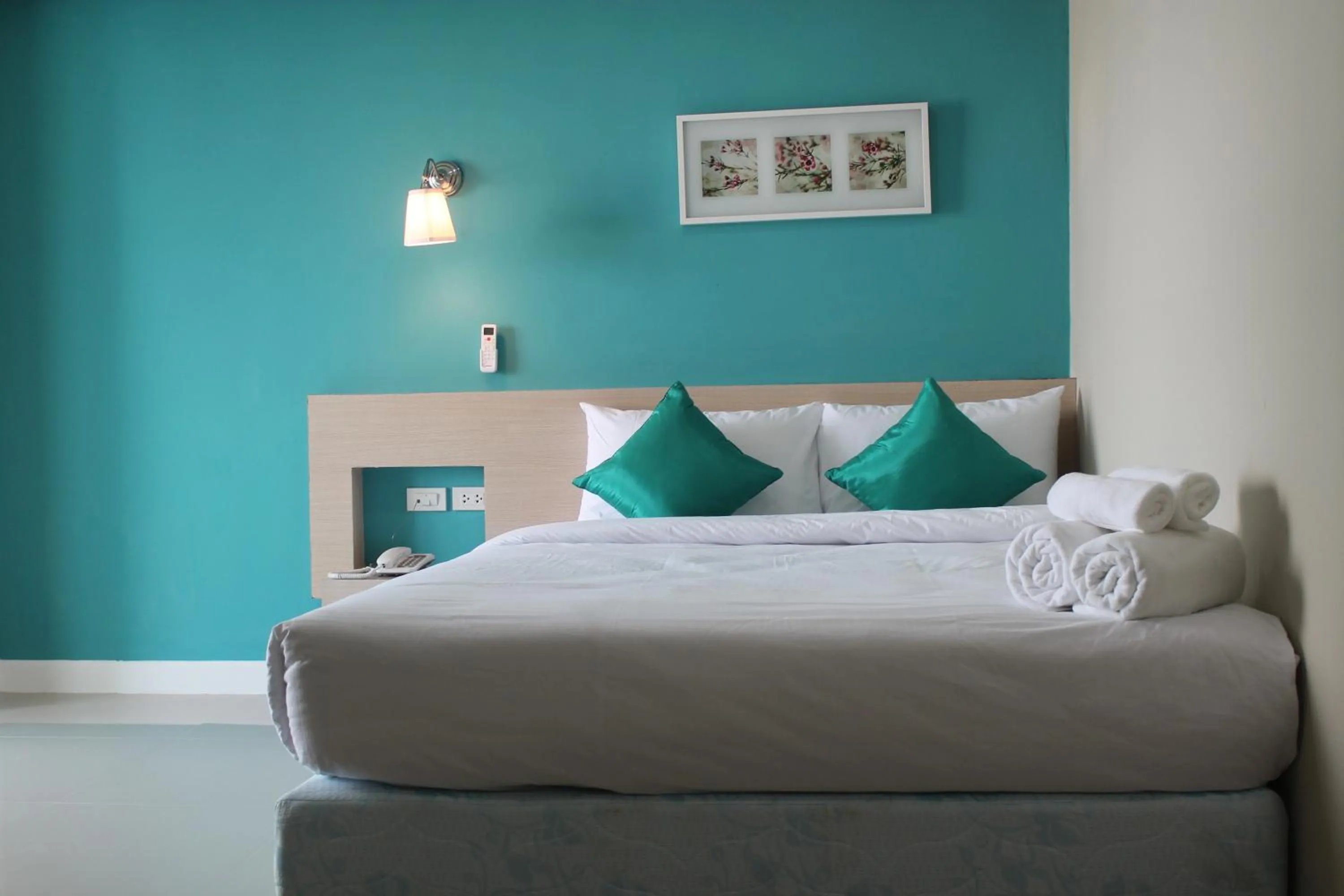 Bedroom, Bed in V-Ocean Palace