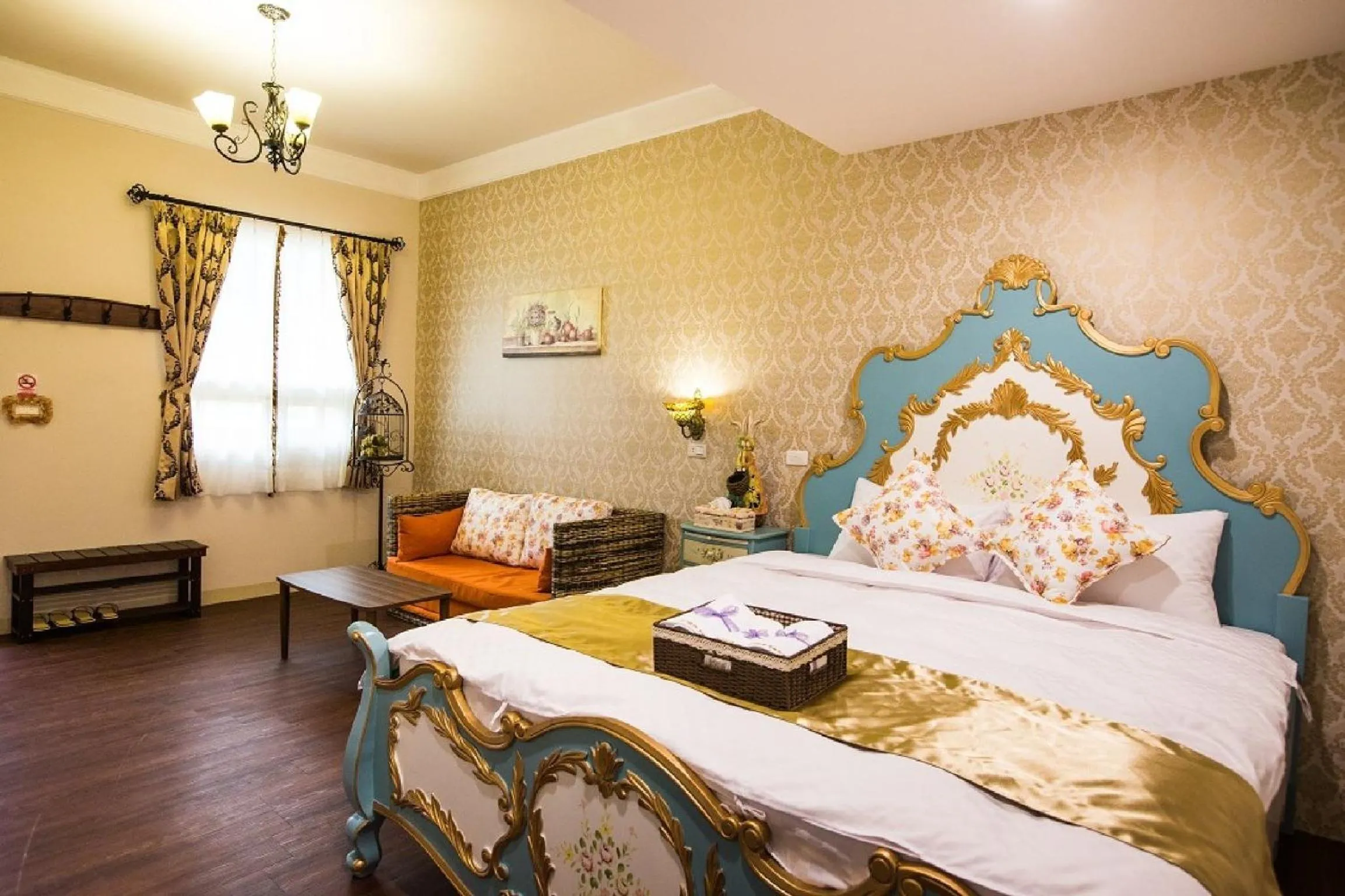 Photo of the whole room, Bed in The Anderson Manor Hotel