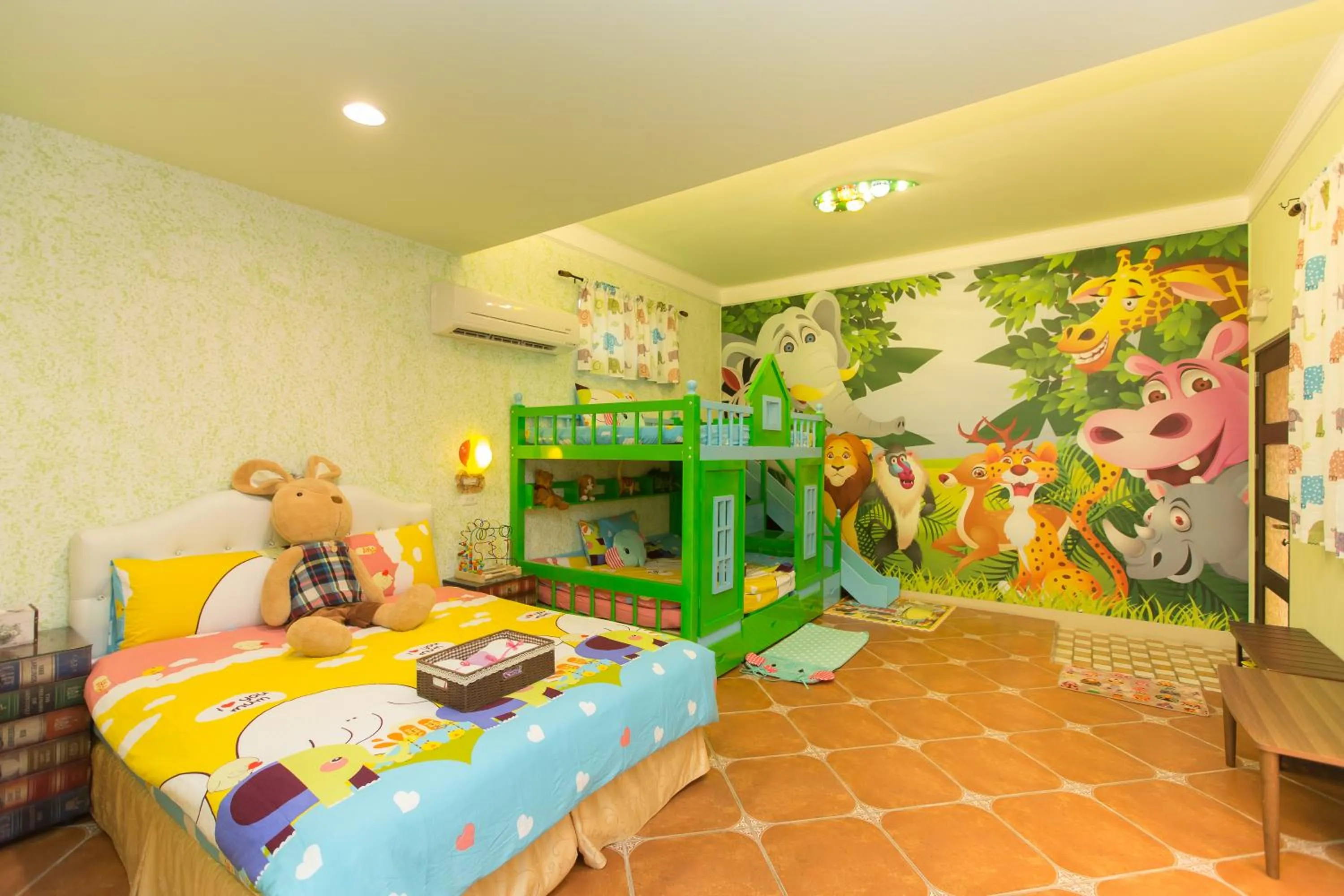 Bed in The Anderson Manor Hotel