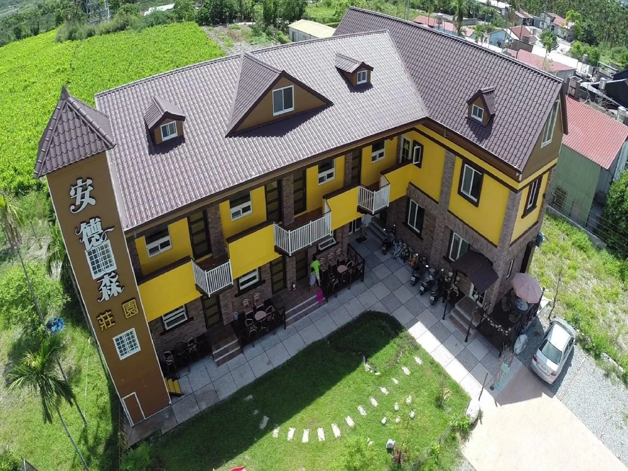 Facade/entrance in The Anderson Manor Hotel