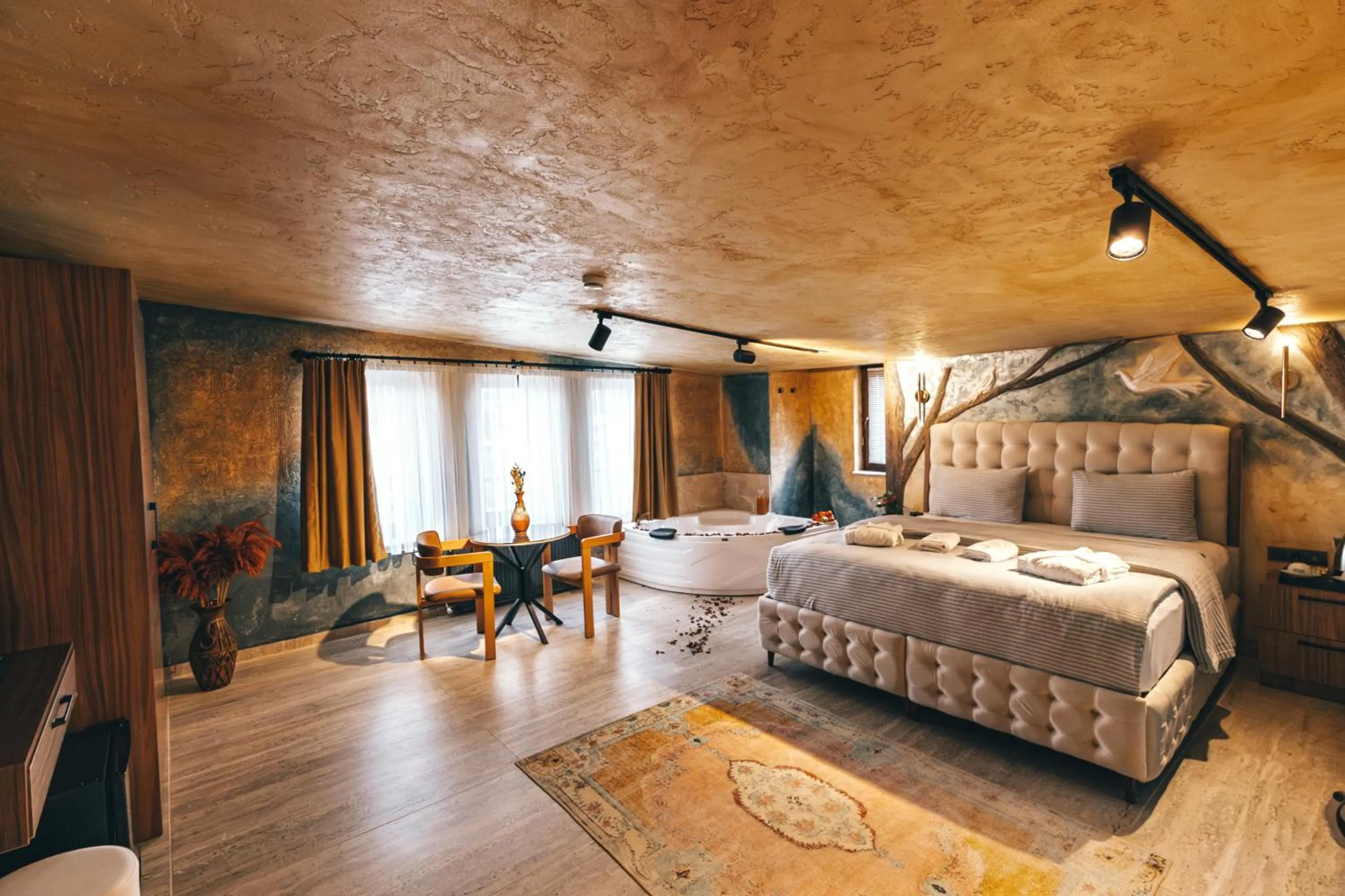 Hot Tub, Bed in Cappadocia Divin House