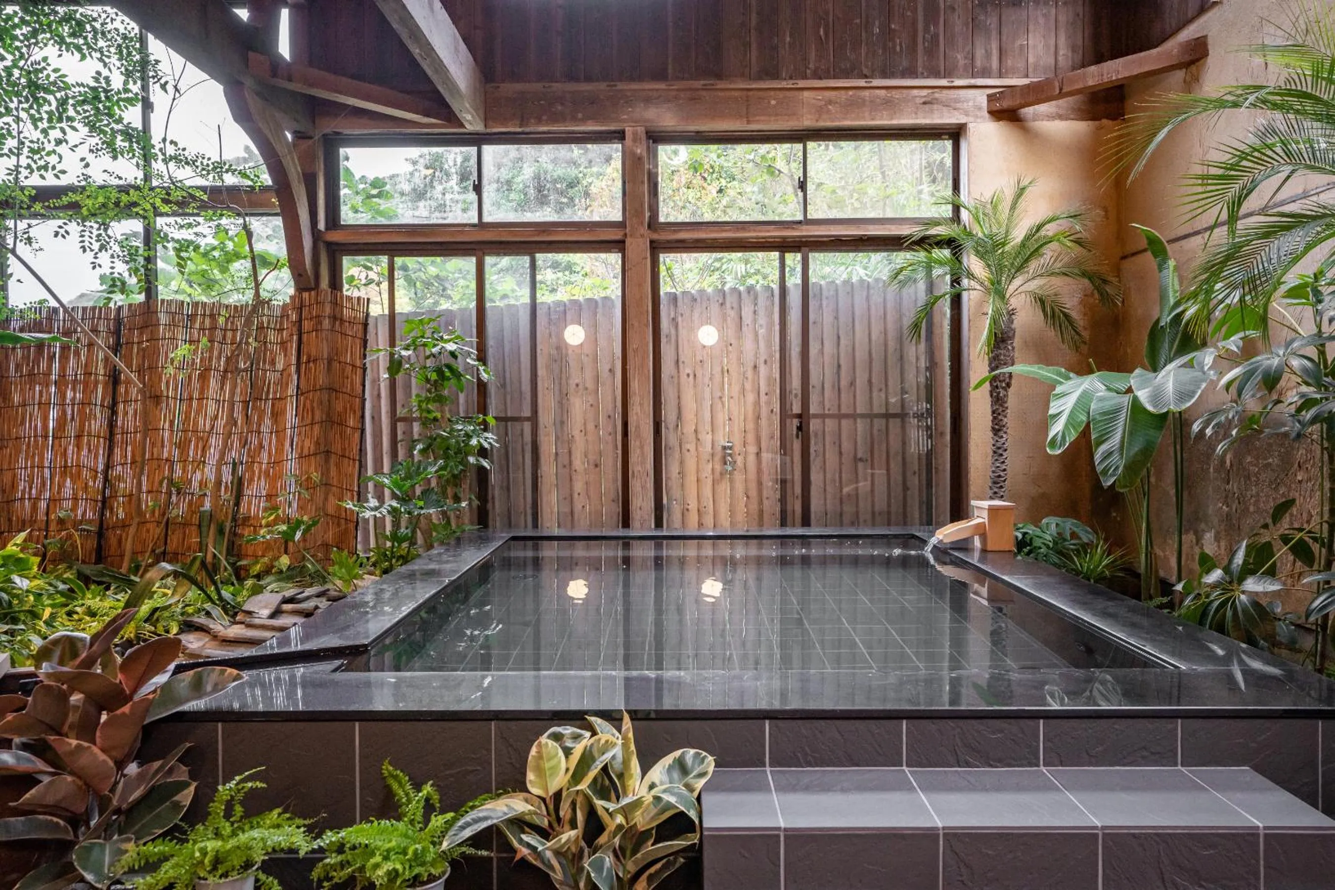 Hot Spring Bath in Shorenkan Yoshinoya