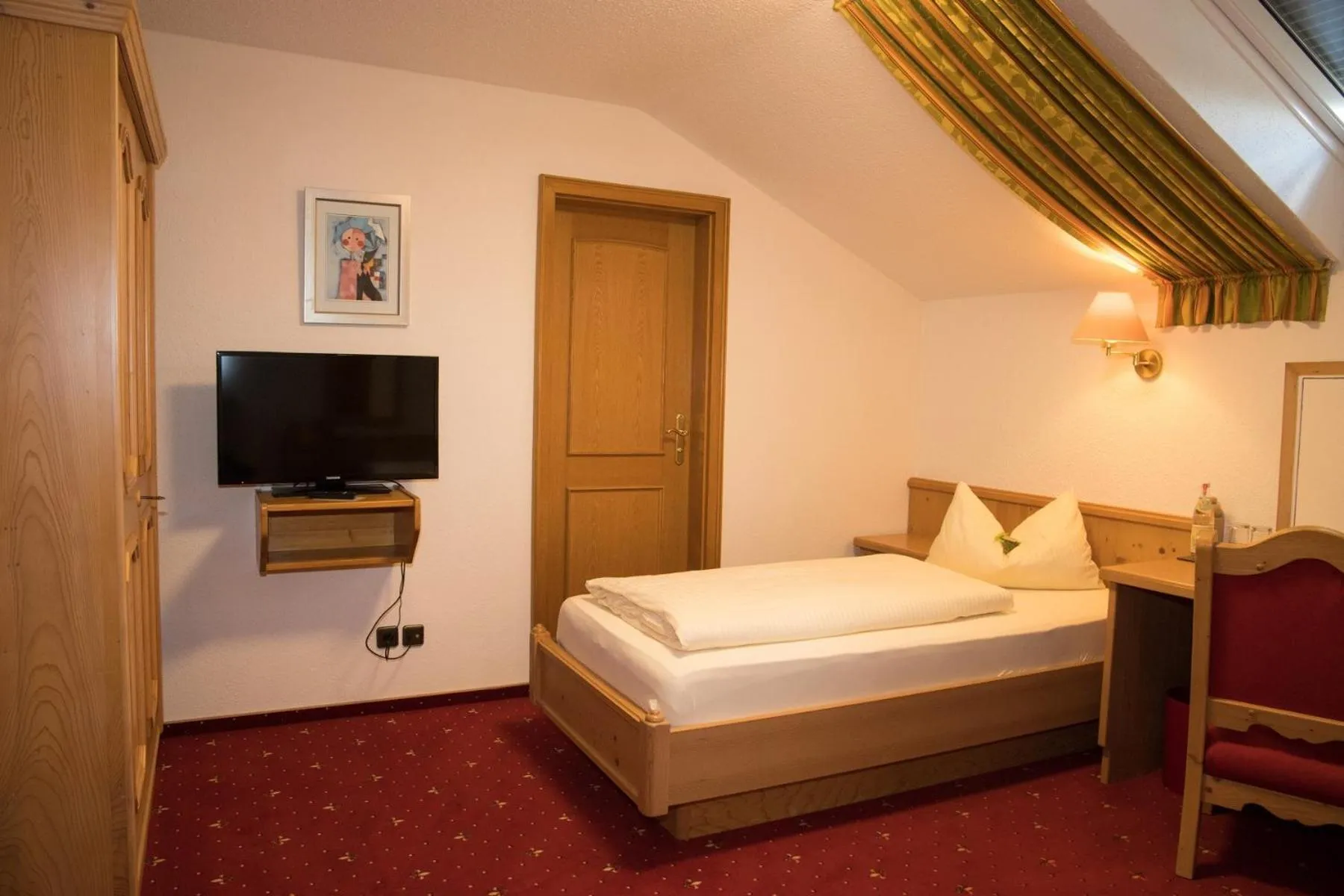 TV and multimedia, Bed in Hotel Bauer garni