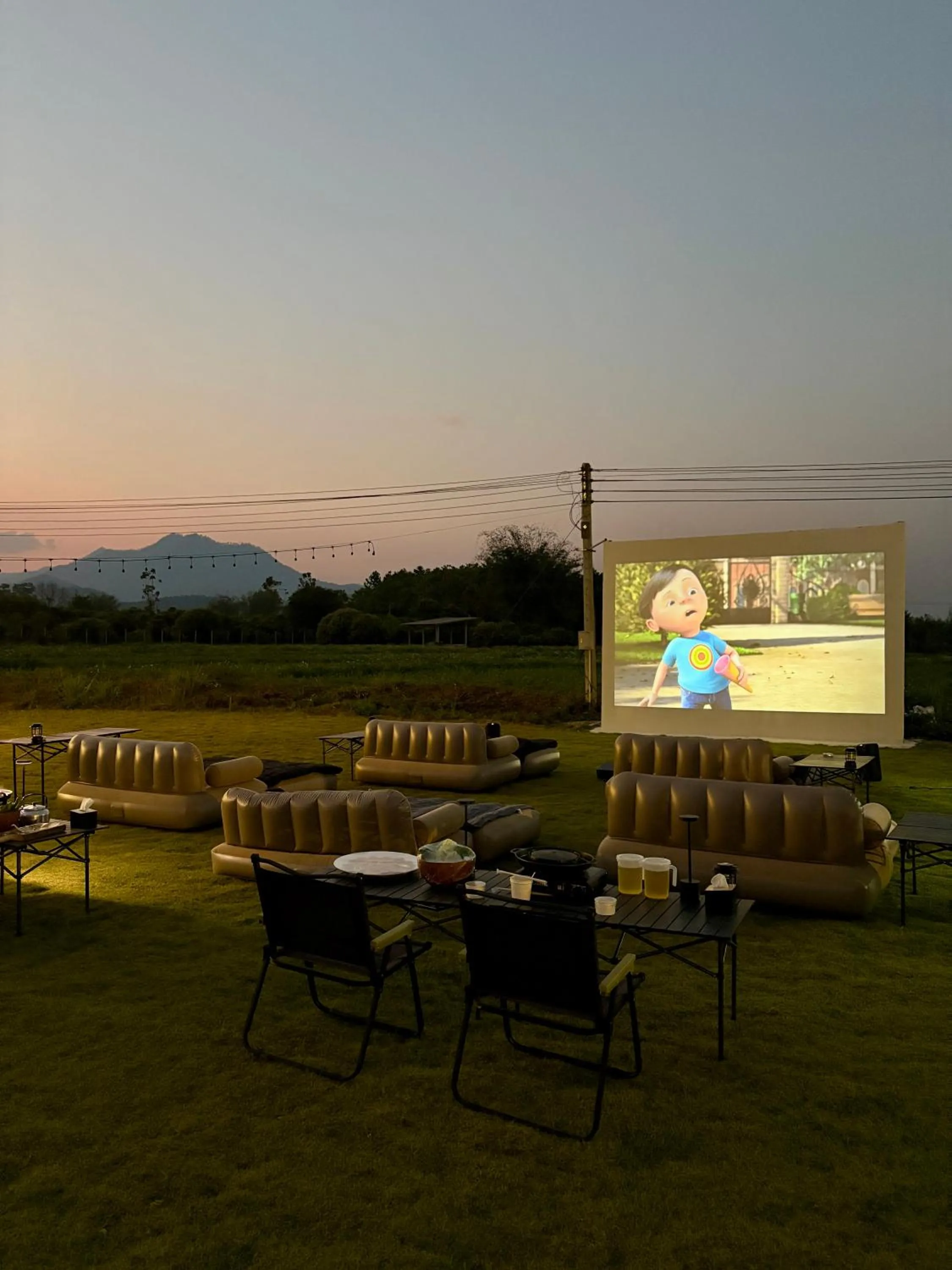 Evening entertainment in Paradise Resort & Cafe