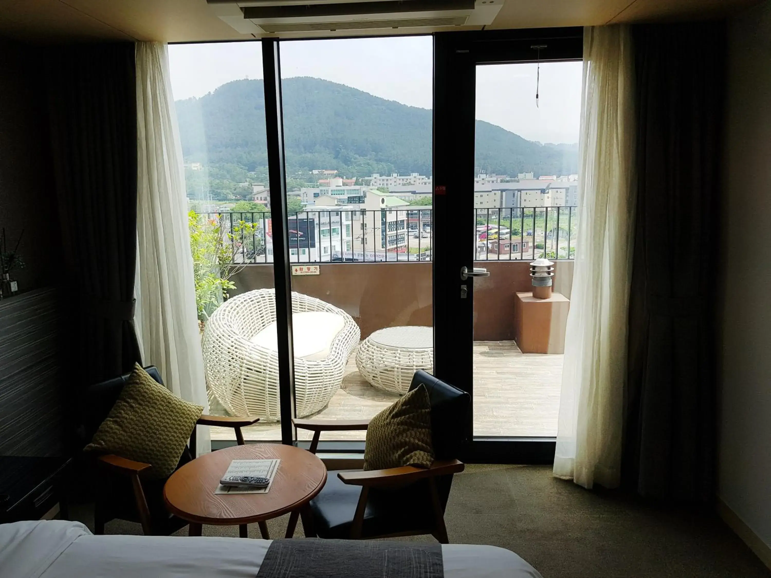 Deluxe Double Room with Balcony in I-Jin Hotel Deluxe Double Room with Balcony in I-Jin Hotel