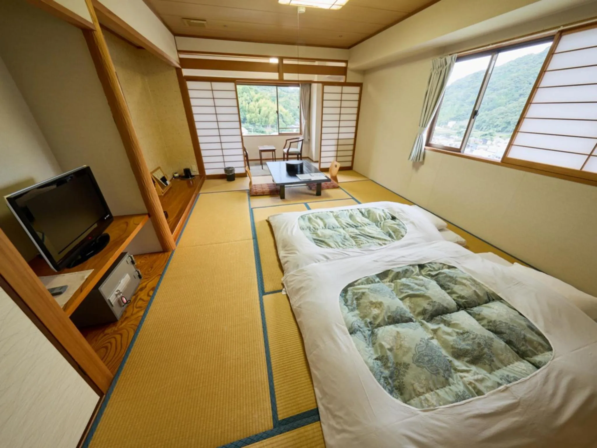 Photo of the whole room, Bed in Shuzenji Onsen Hotel Takitei
