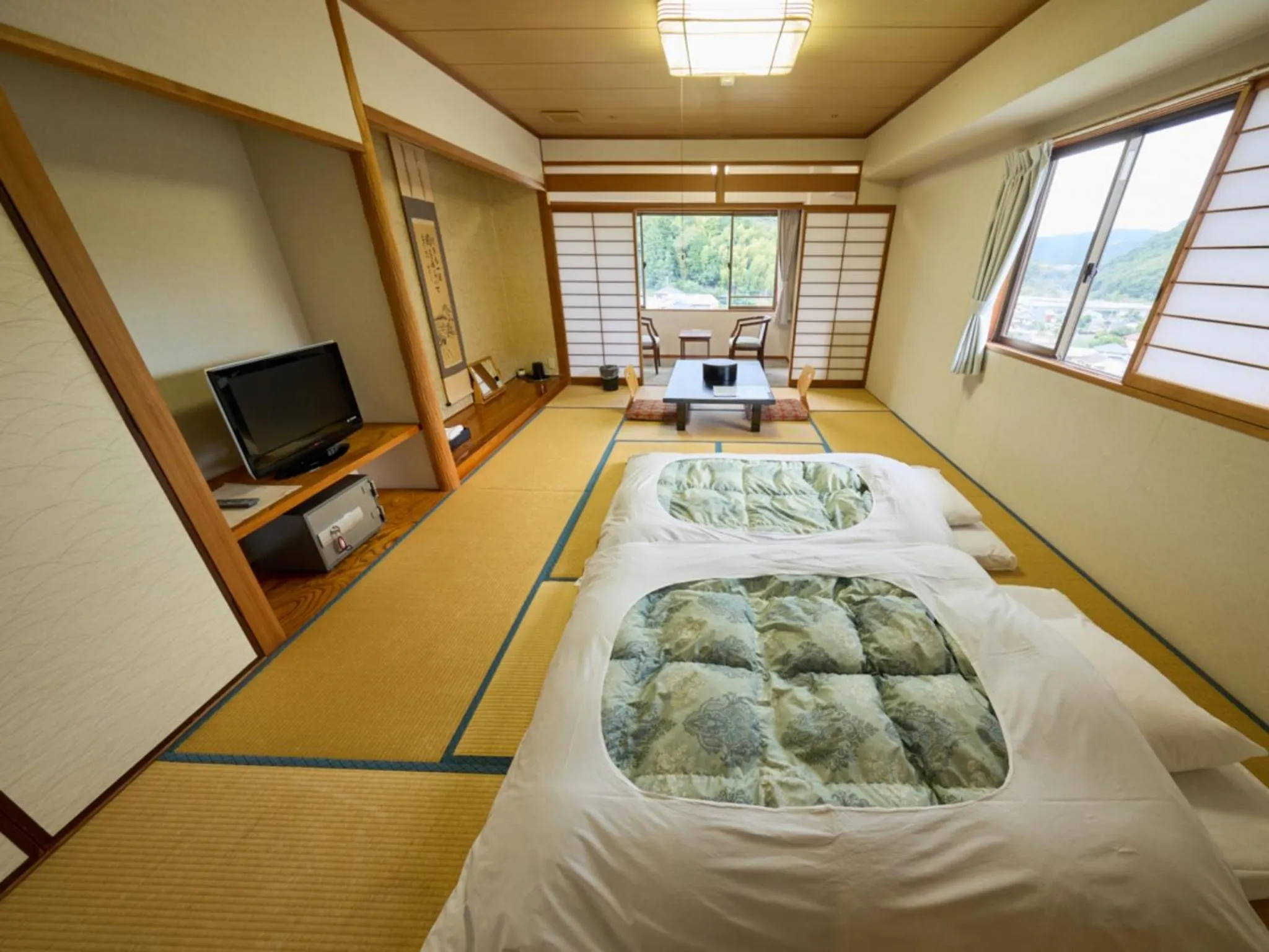 Photo of the whole room, Bed in Shuzenji Onsen Hotel Takitei