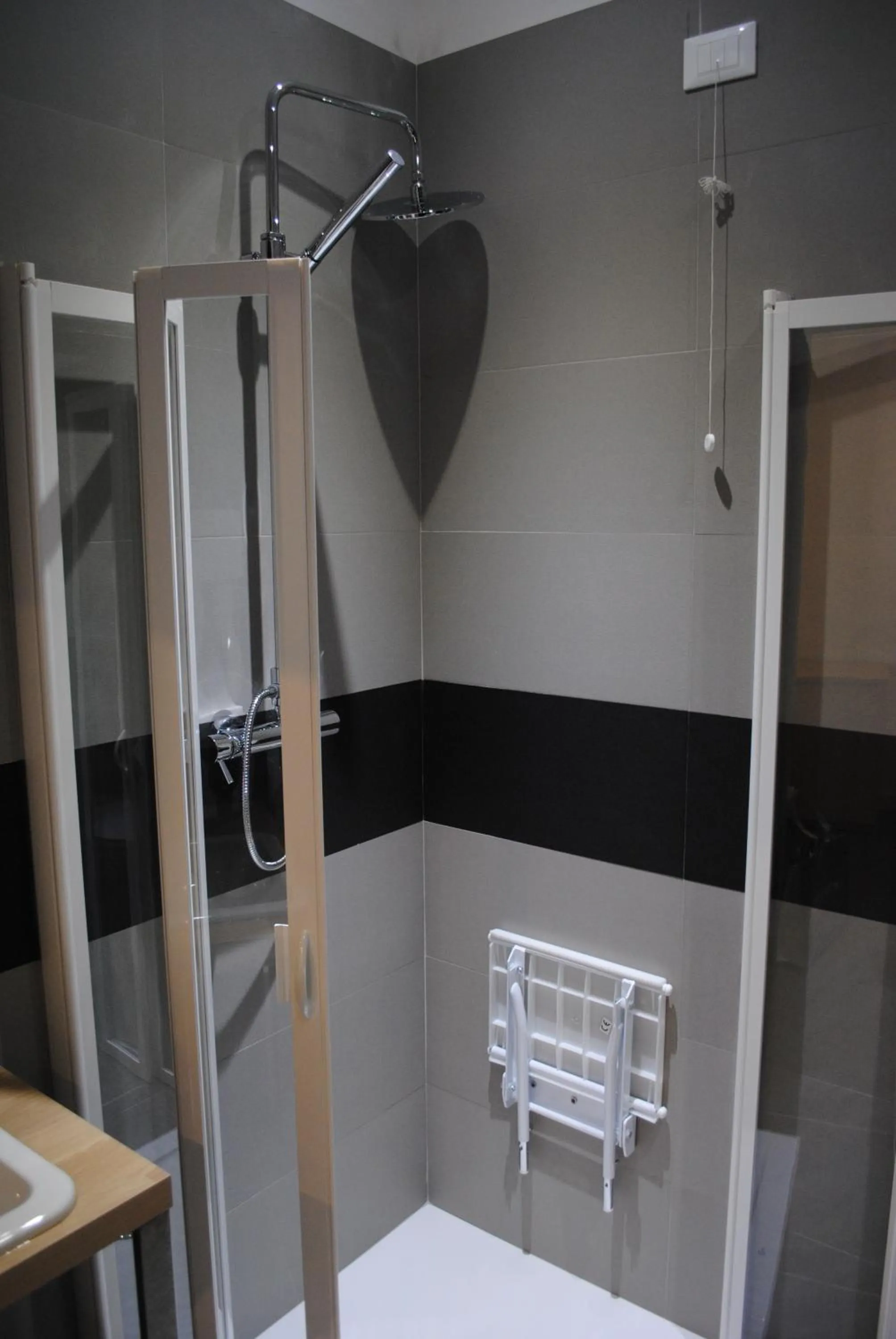 Shower in Hotel La Tavernetta