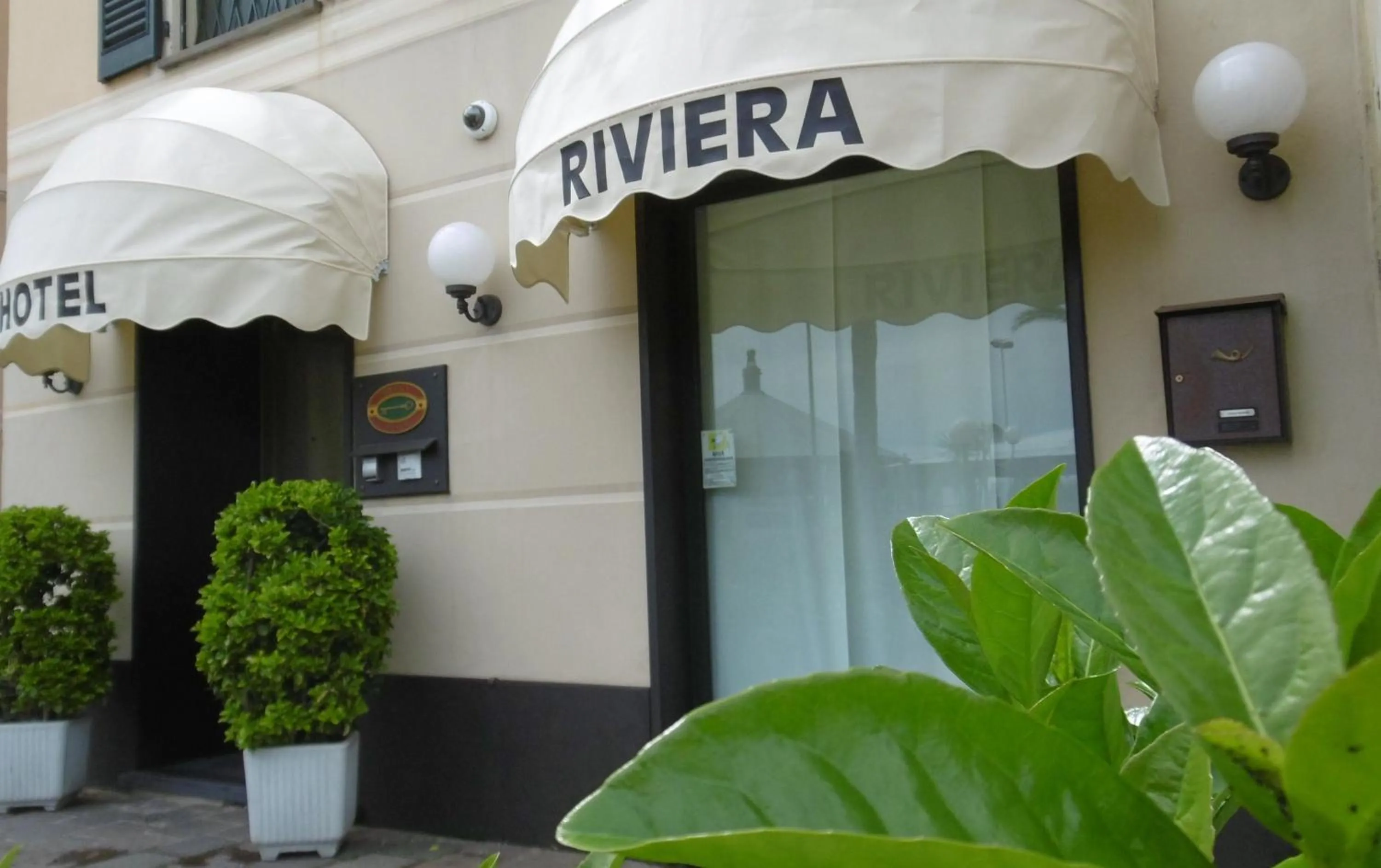 Facade/entrance in Hotel Riviera