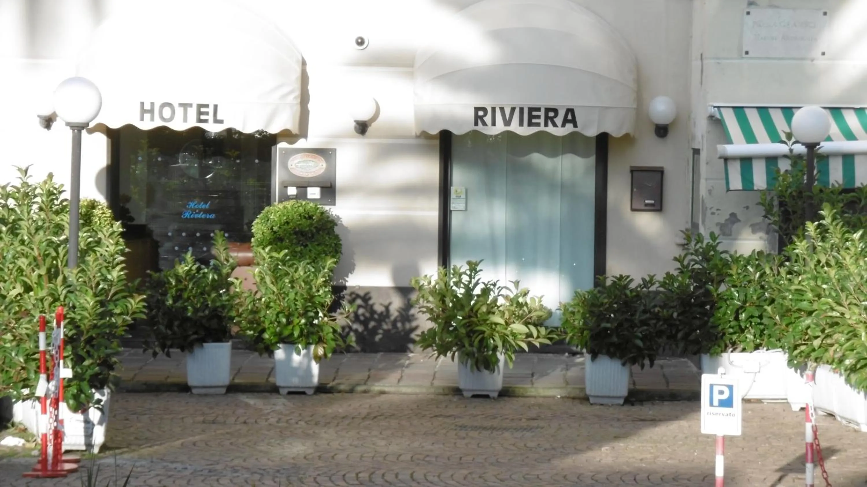 Facade/entrance in Hotel Riviera