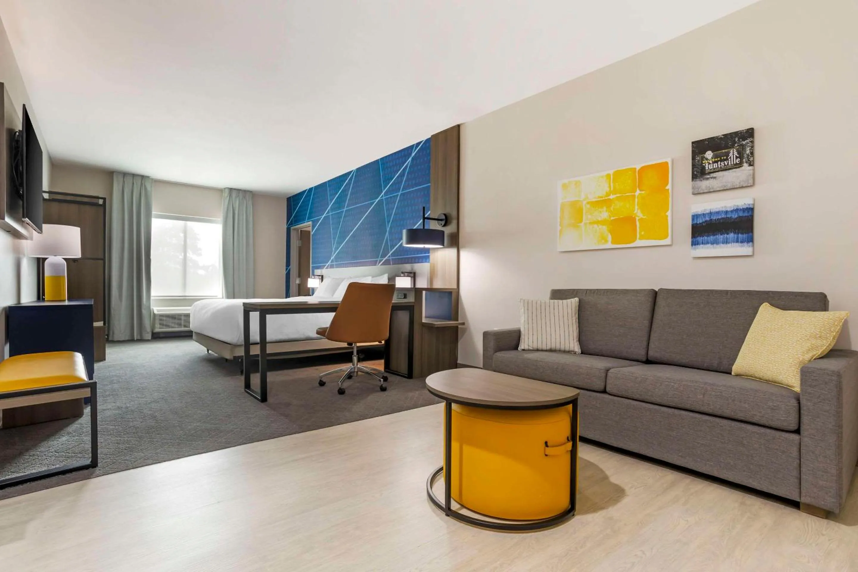 Bedroom in Comfort Inn & Suites Huntsville Near University