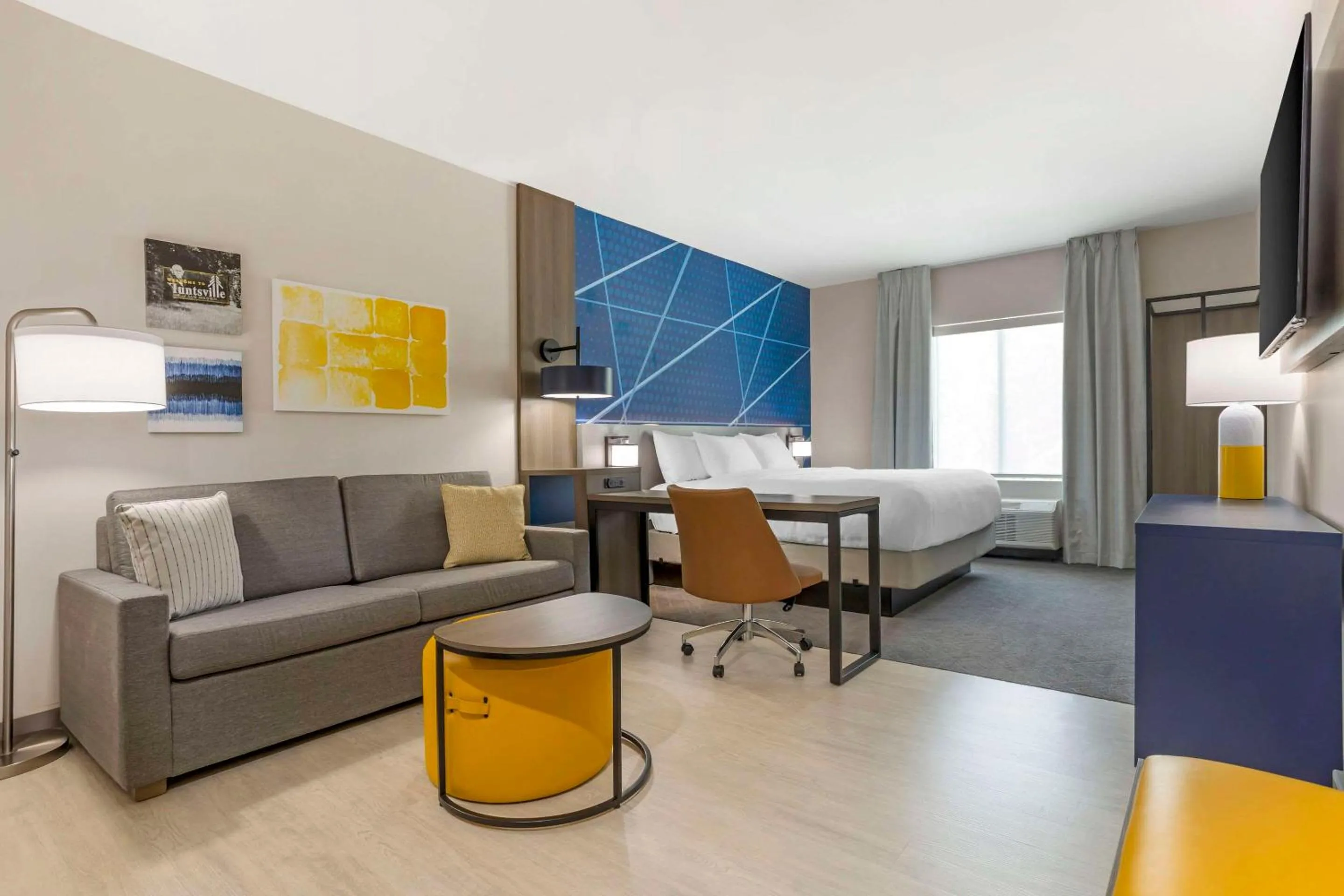 Bedroom in Comfort Inn & Suites Huntsville Near University