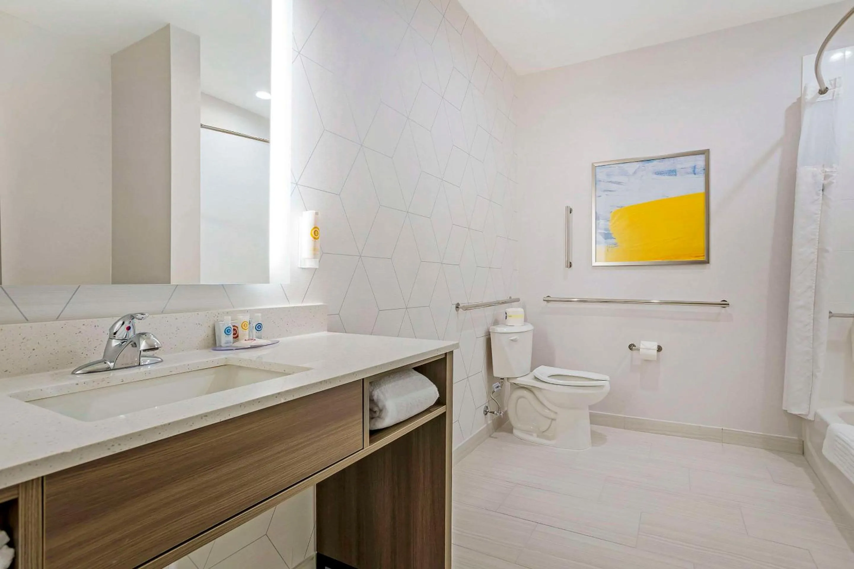 Bedroom in Comfort Inn & Suites Huntsville Near University