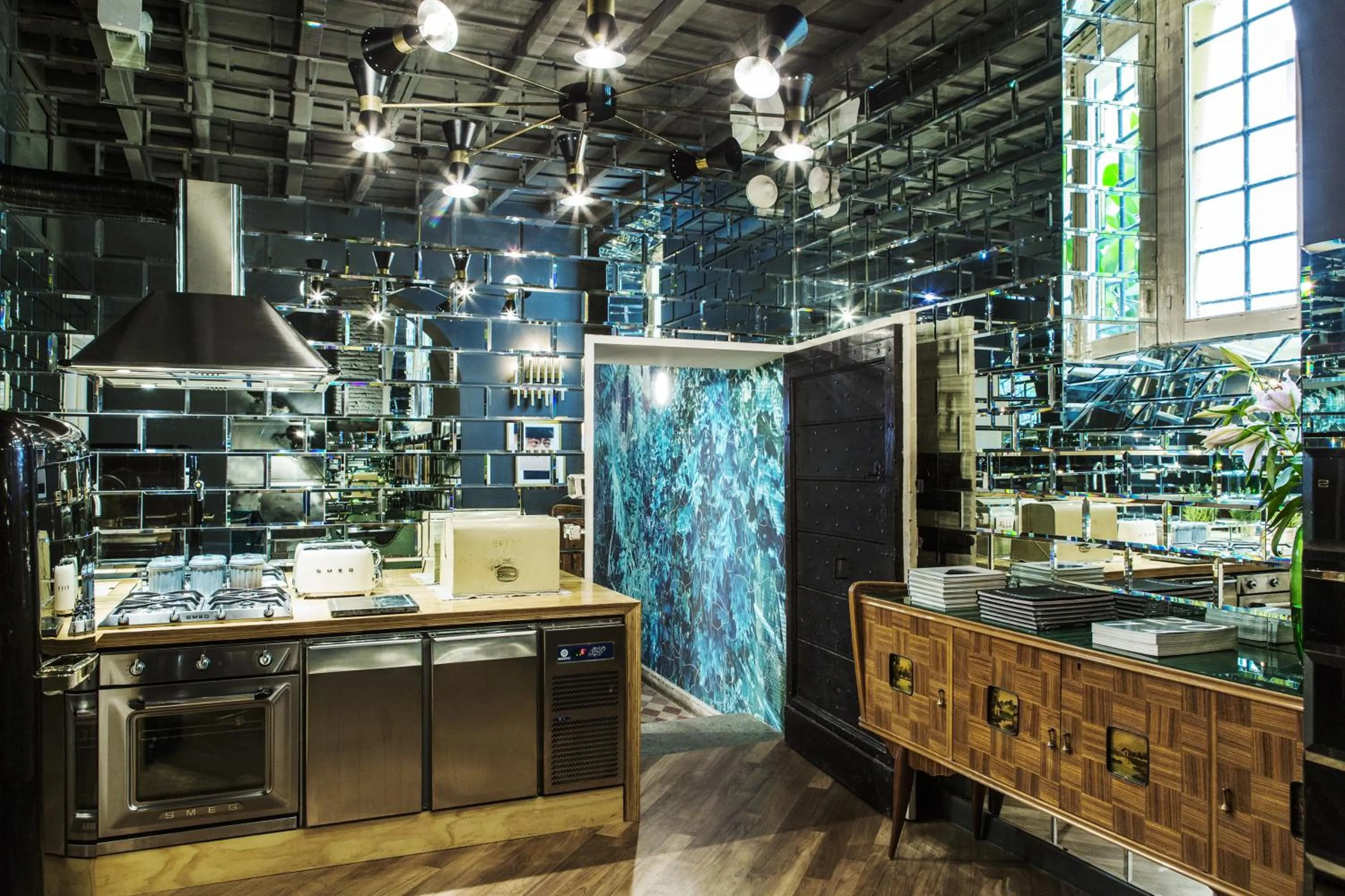 Lounge or bar in G-Rough, Rome, a Member of Design Hotels