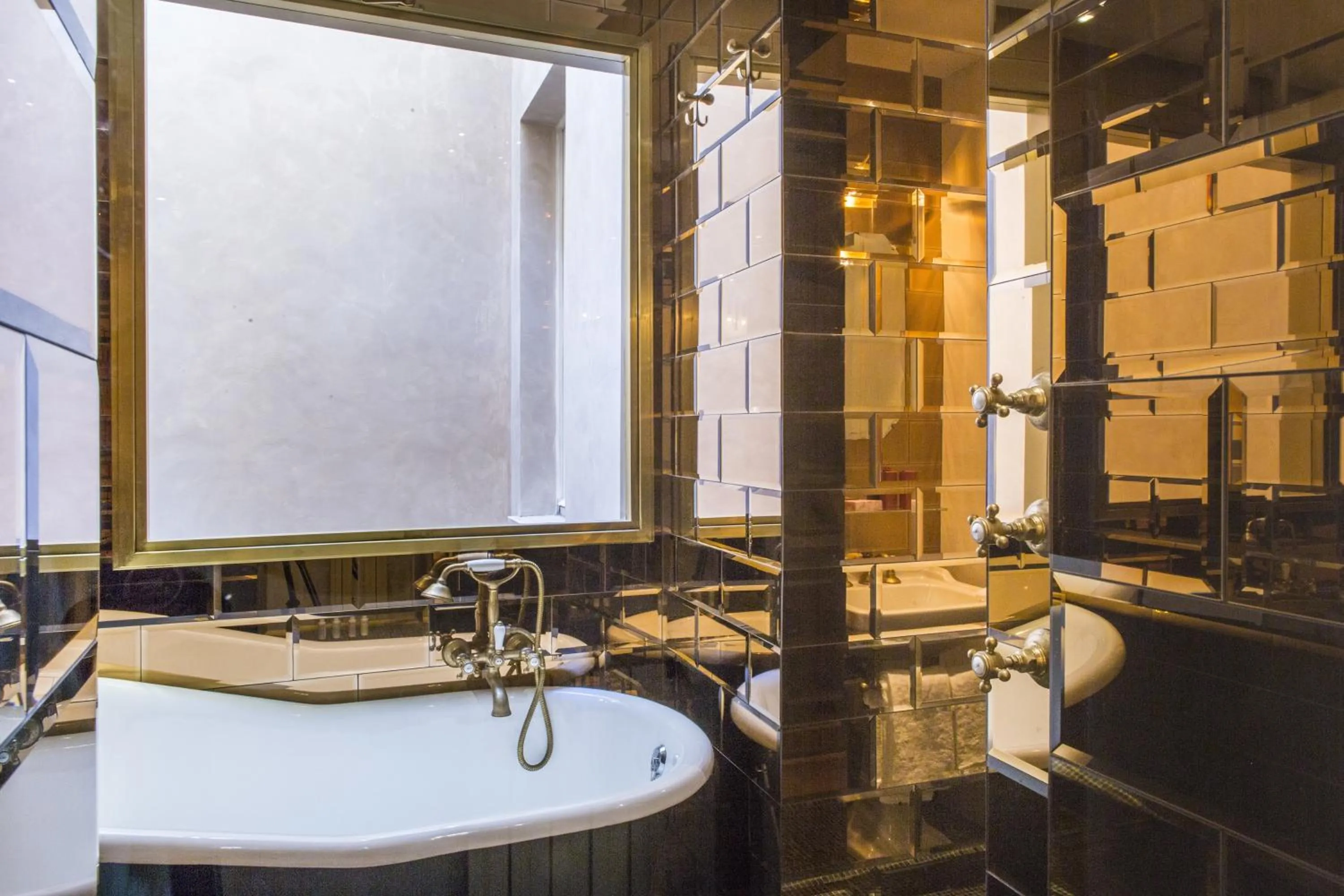 Bathroom in G-Rough, Rome, a Member of Design Hotels