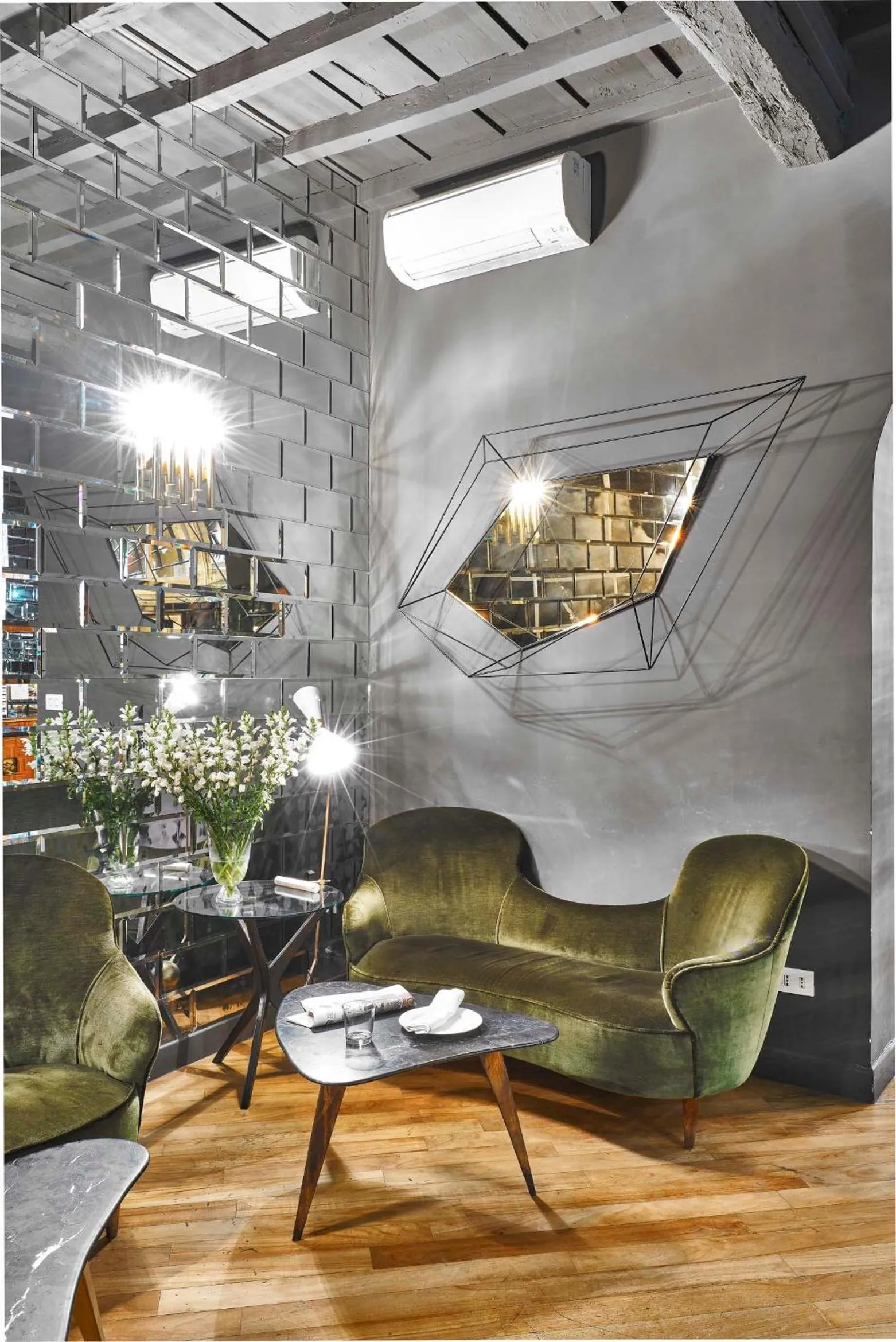 Lounge or bar in G-Rough, Rome, a Member of Design Hotels