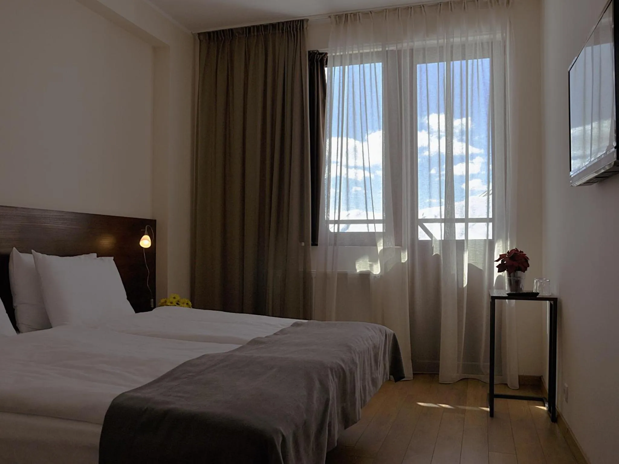 Photo of the whole room, Bed in Monte Hotel