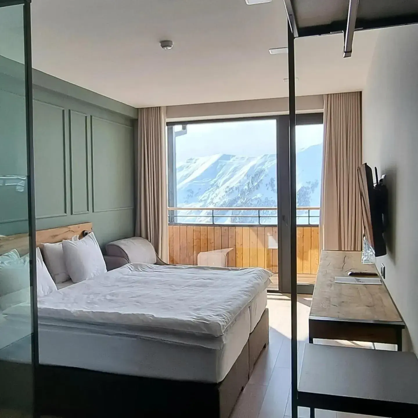 Superior Double or Twin Room with Mountain View in Monte Hotel Superior Double or Twin Room with Mountain View in Monte Hotel