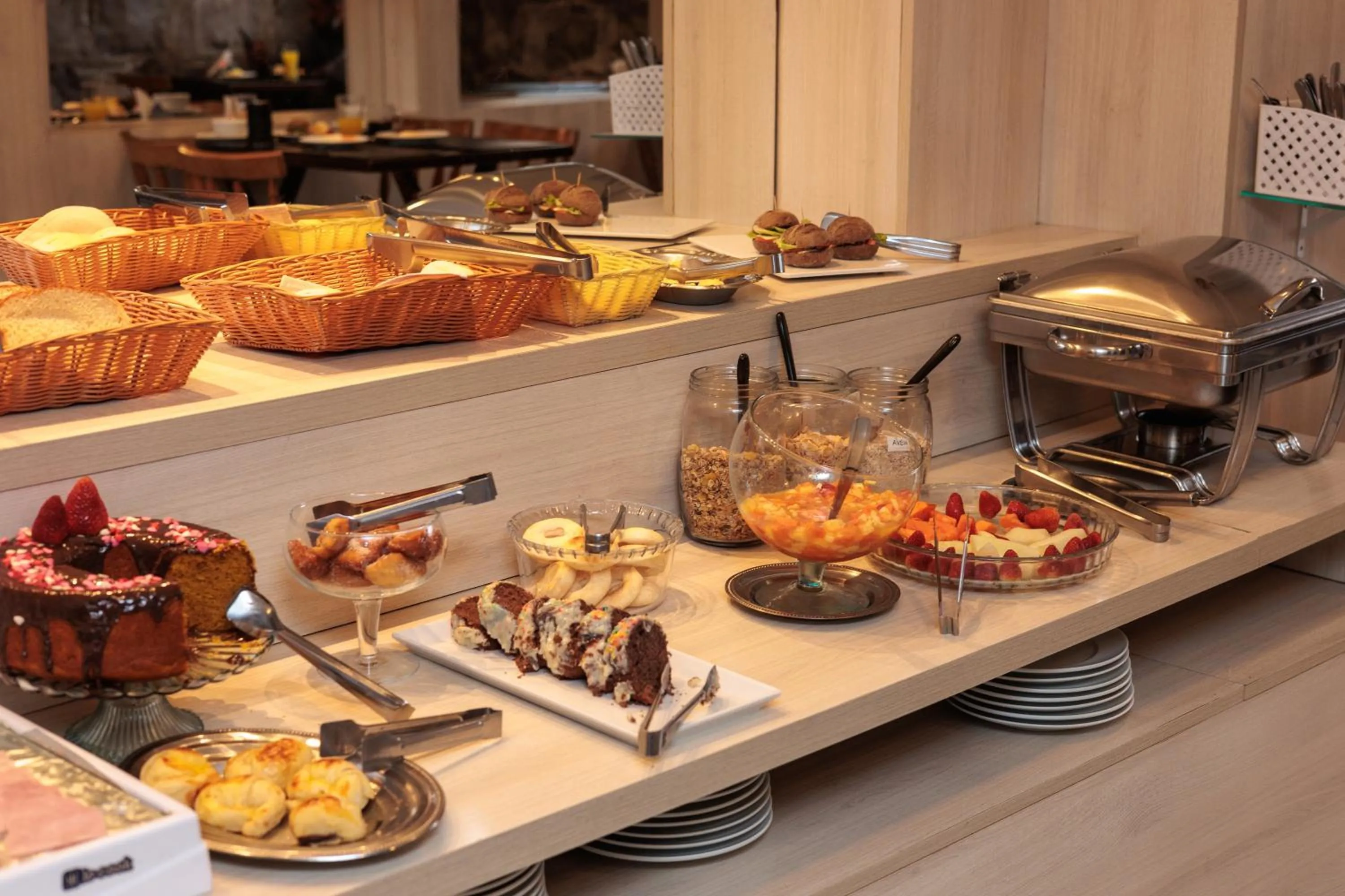 Buffet breakfast in Pousada Naala Gramado