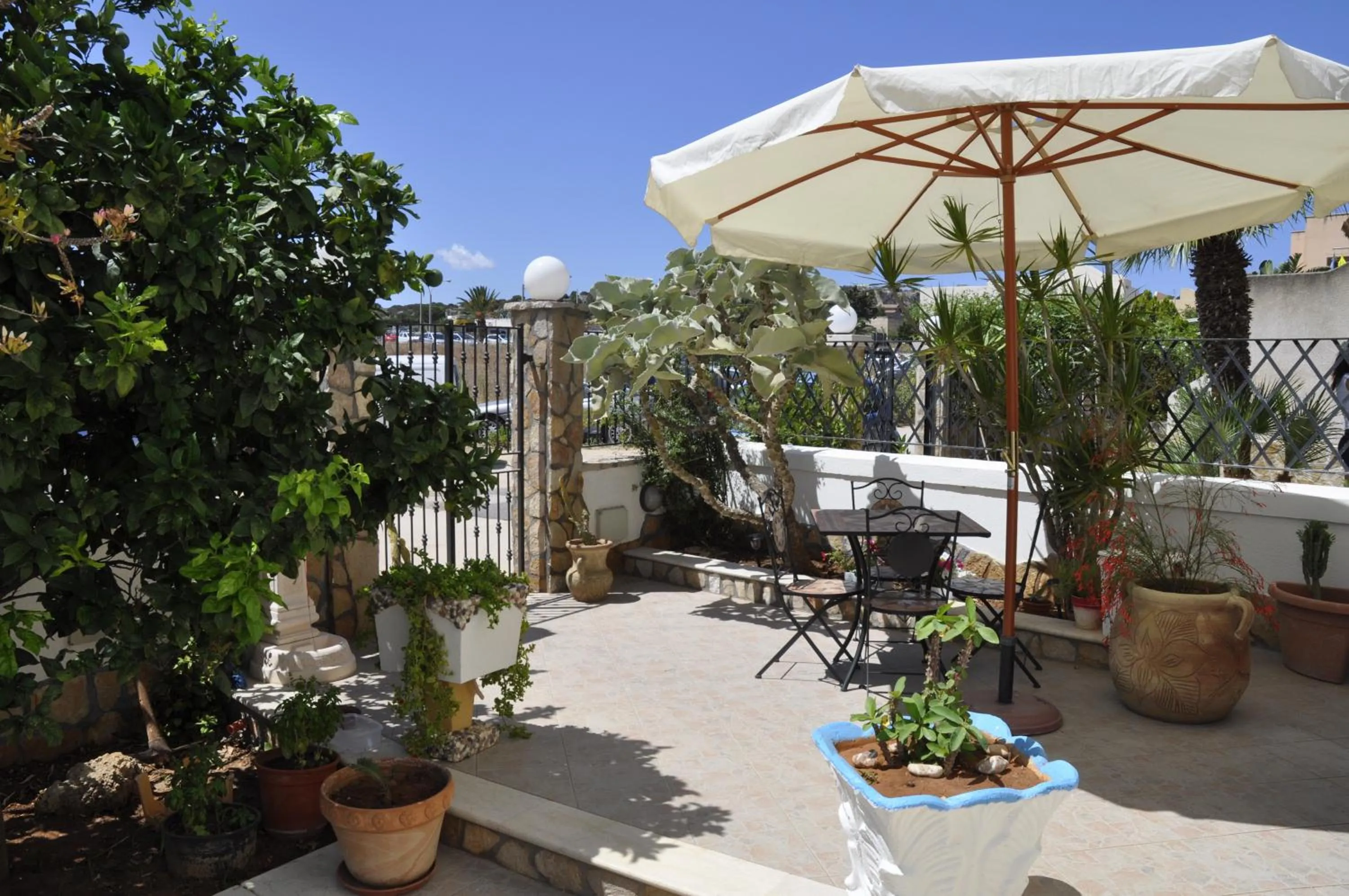 Garden view in El Nur Bed & Breakfast