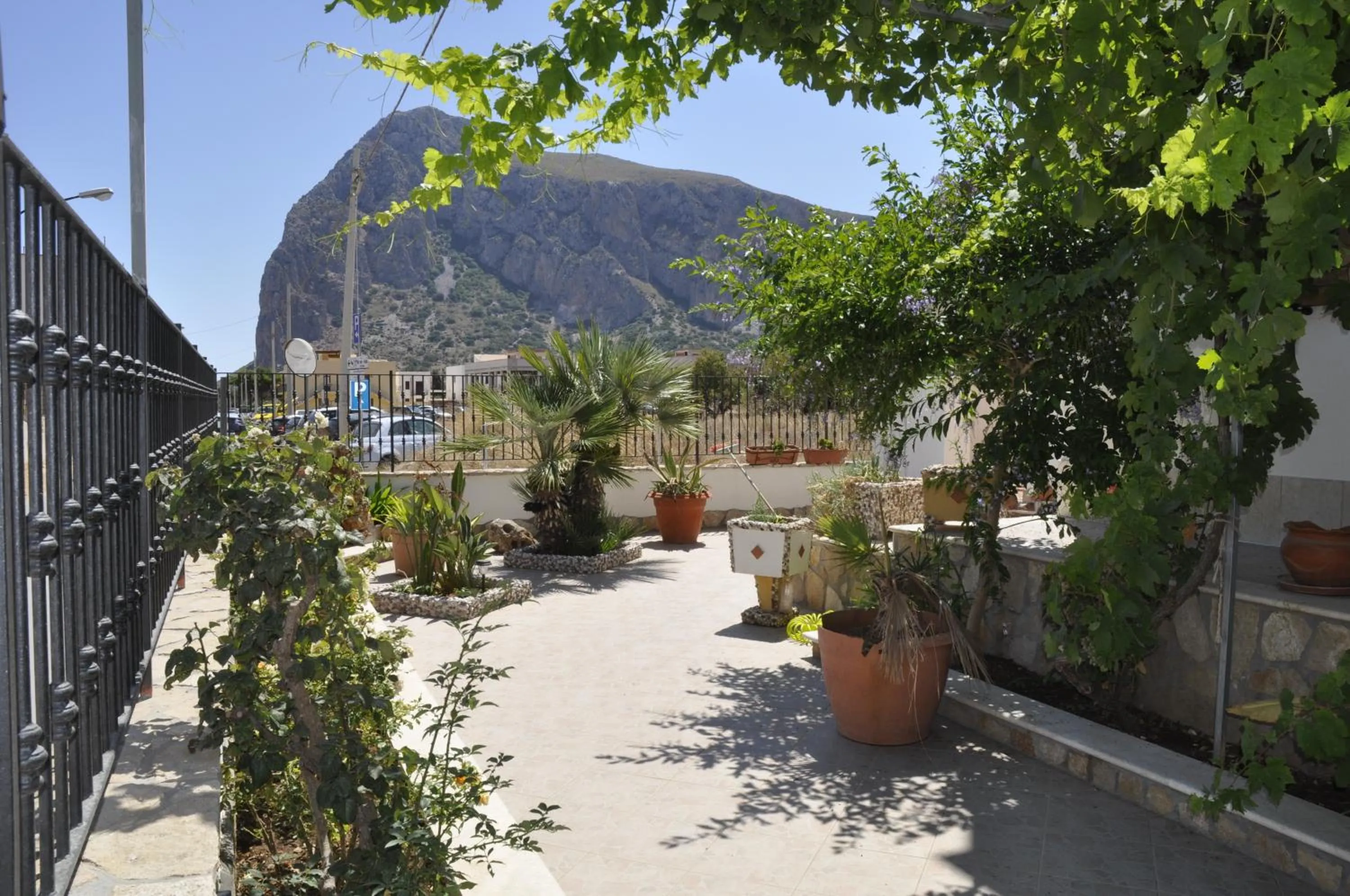 Garden view in El Nur Bed & Breakfast